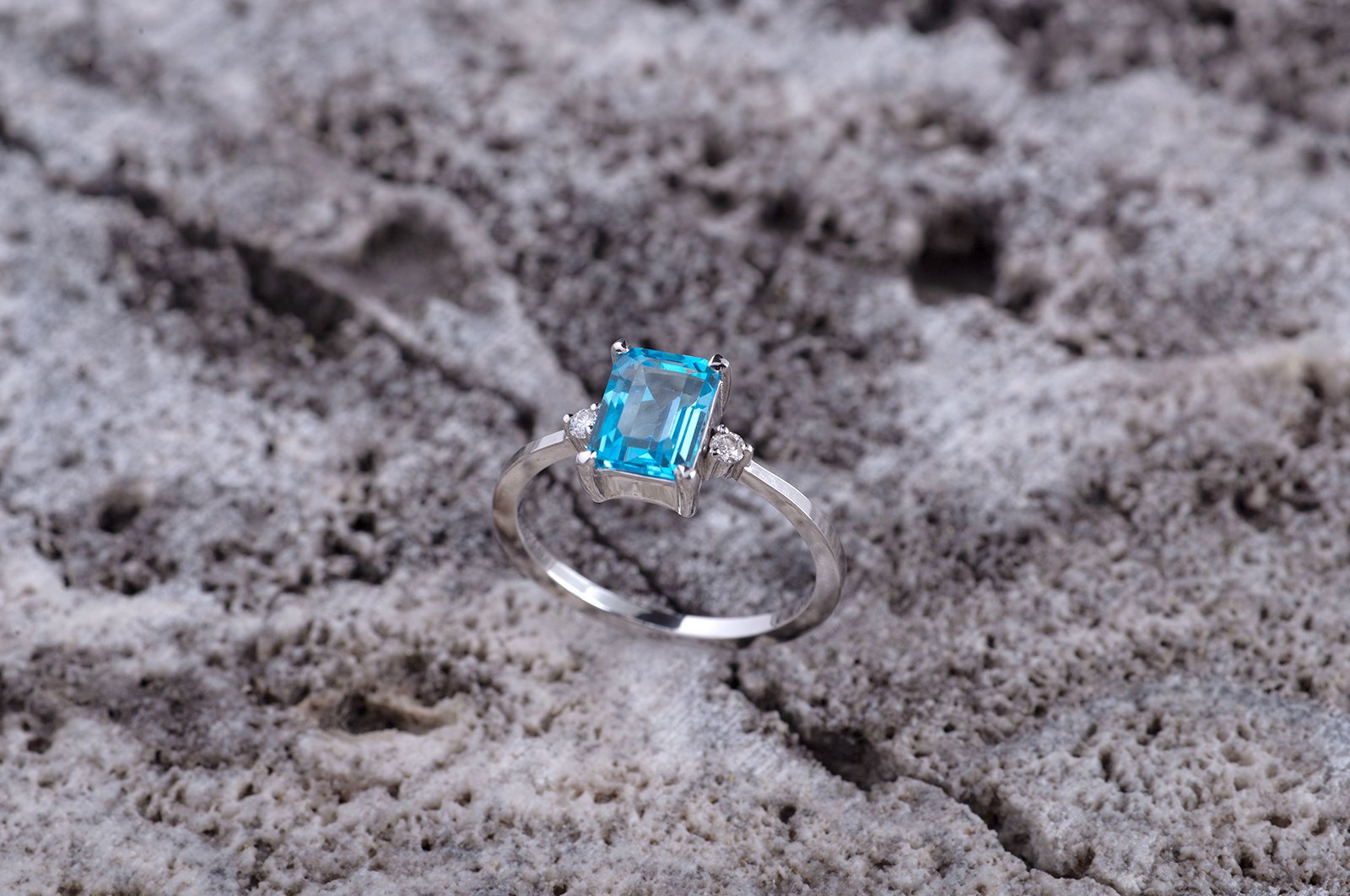 Baget Blue London Topaz Pırlanta Yüzük
