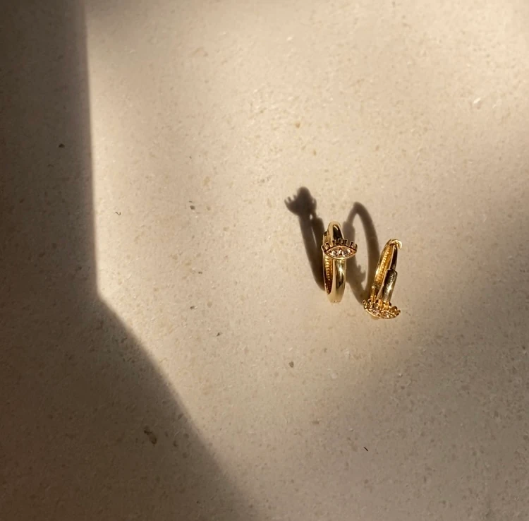 14 Ayar Altın Göz Detaylı Halka Küpe