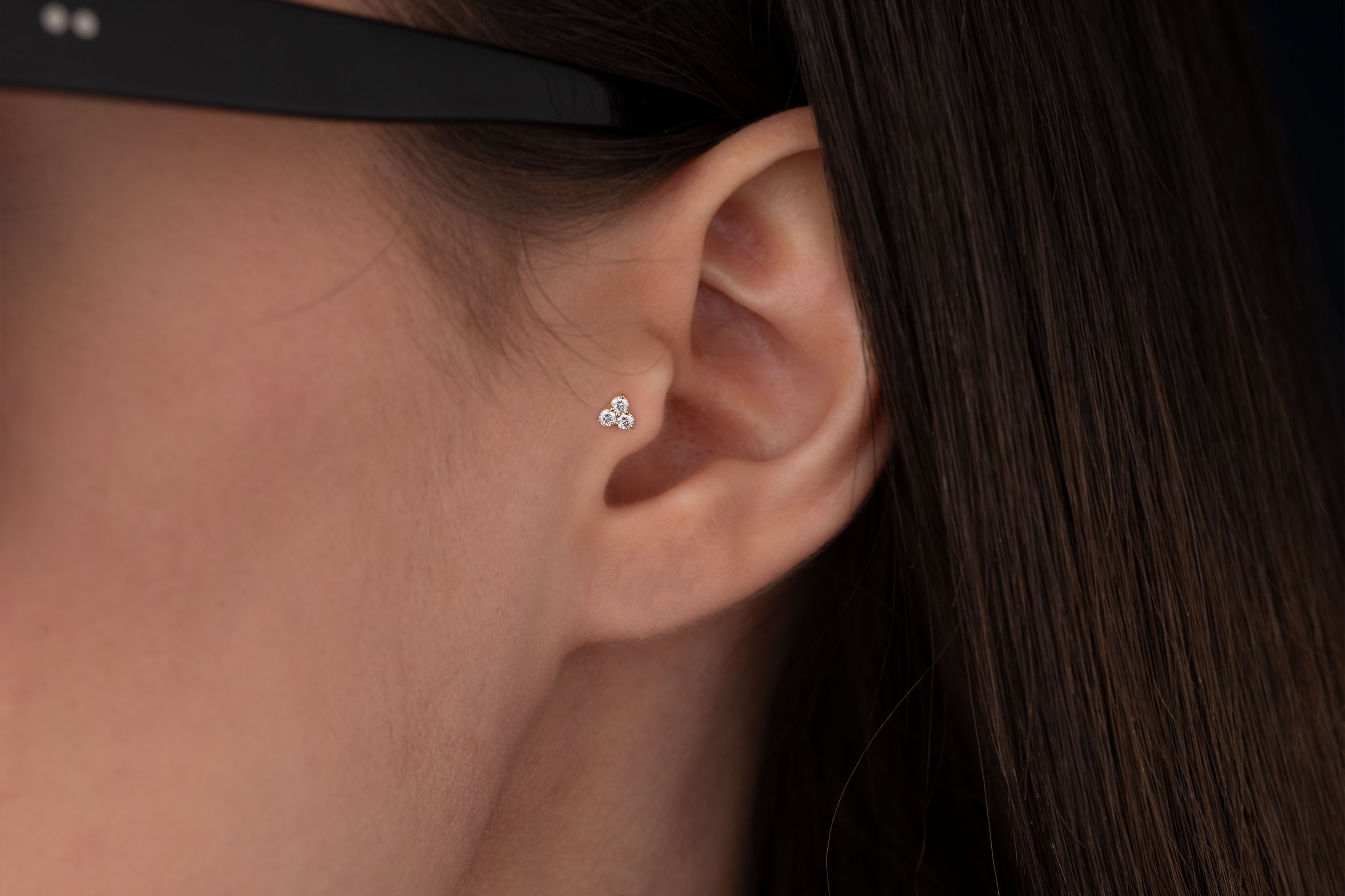 Üç Taş Tragus Piercing Kıkırdak