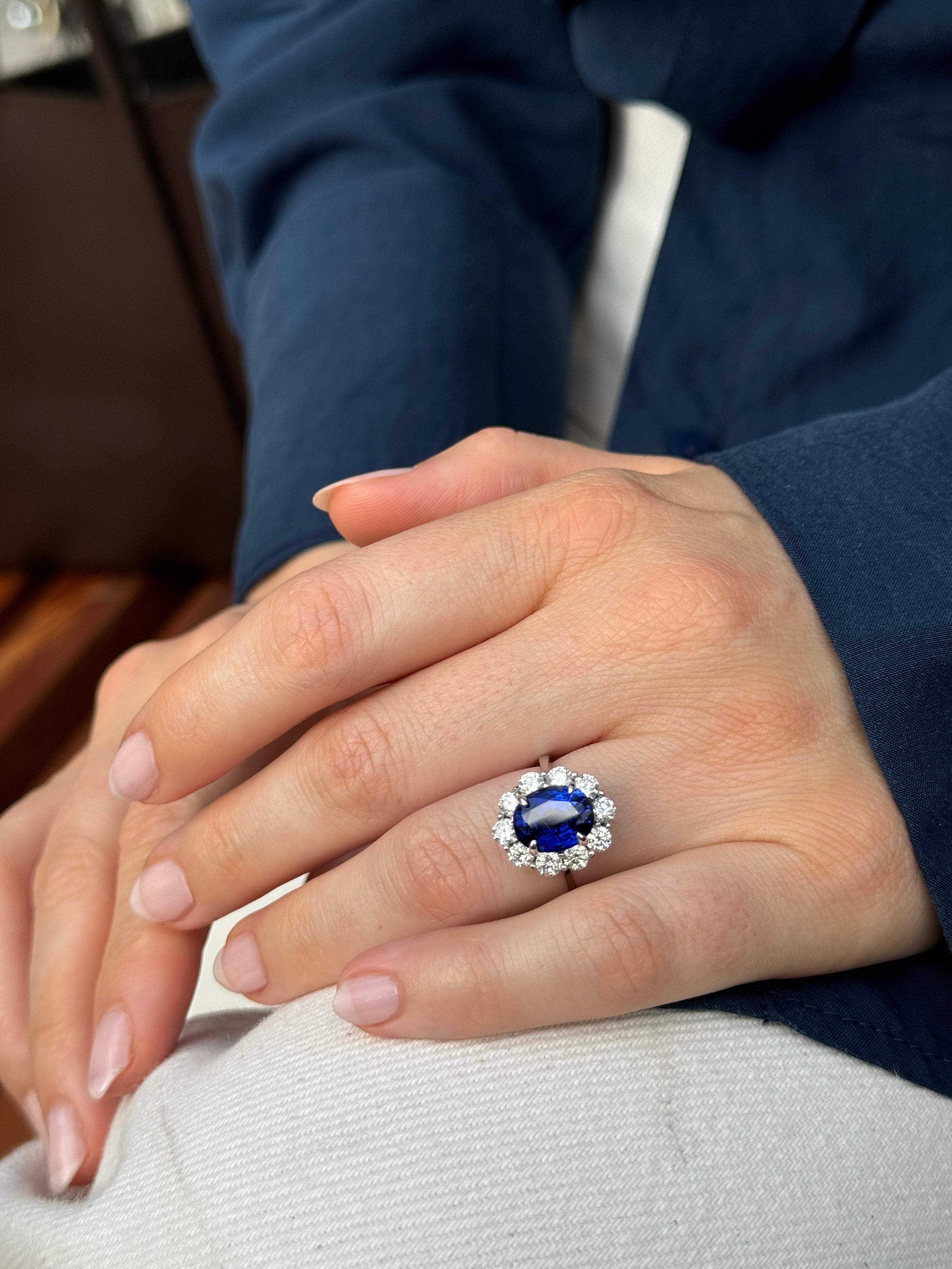 14 Ayar Beyaz Altın Oval Kesim Gerçek Safir ve Yuvarlak Kesim Pırlanta Evlilik Yüzüğü