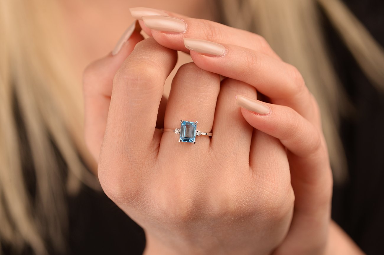 Baget Blue London Topaz Pırlanta Yüzük