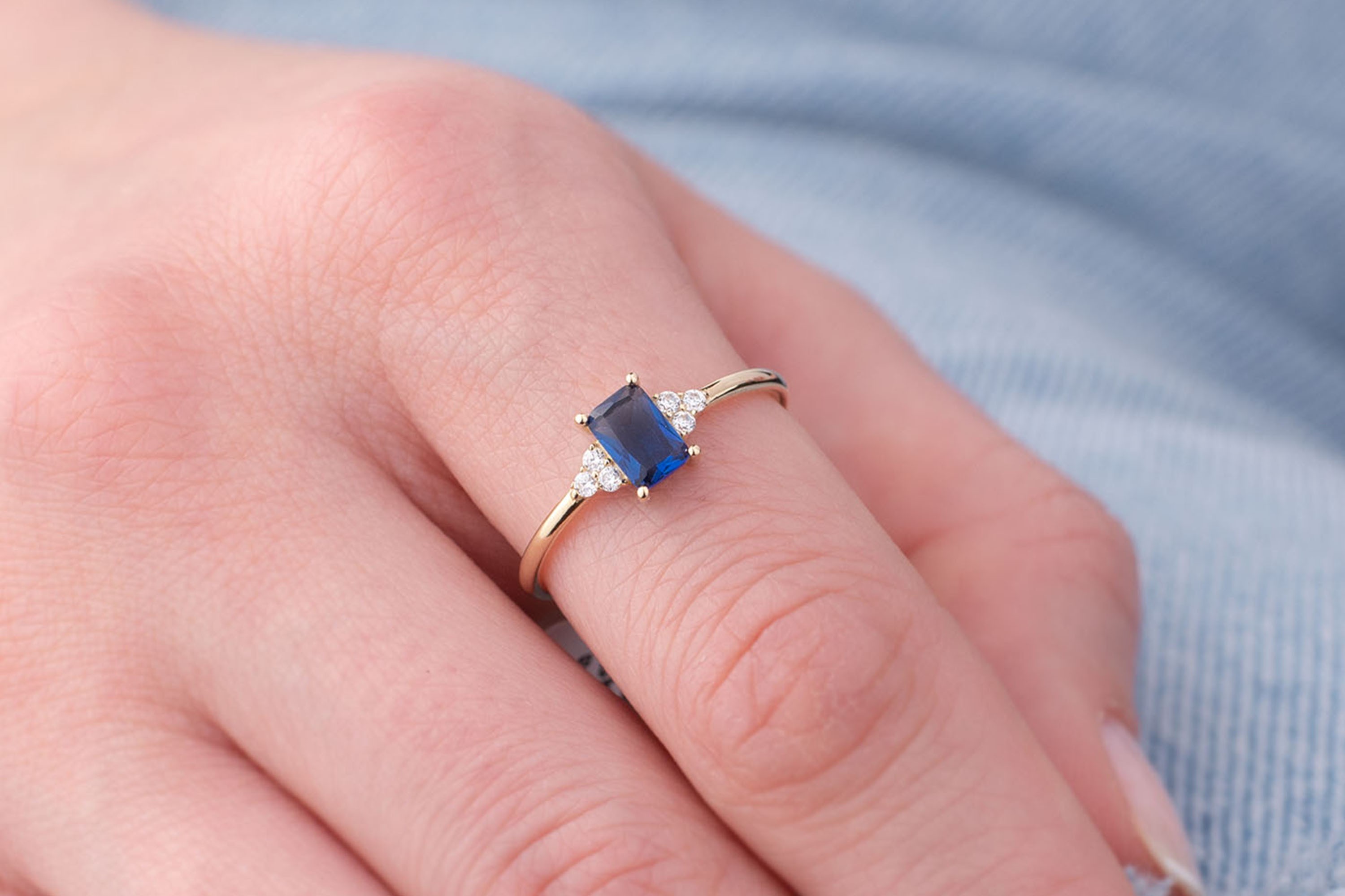 Emerald Cut Mavi Taşlı Zarif Yüzük