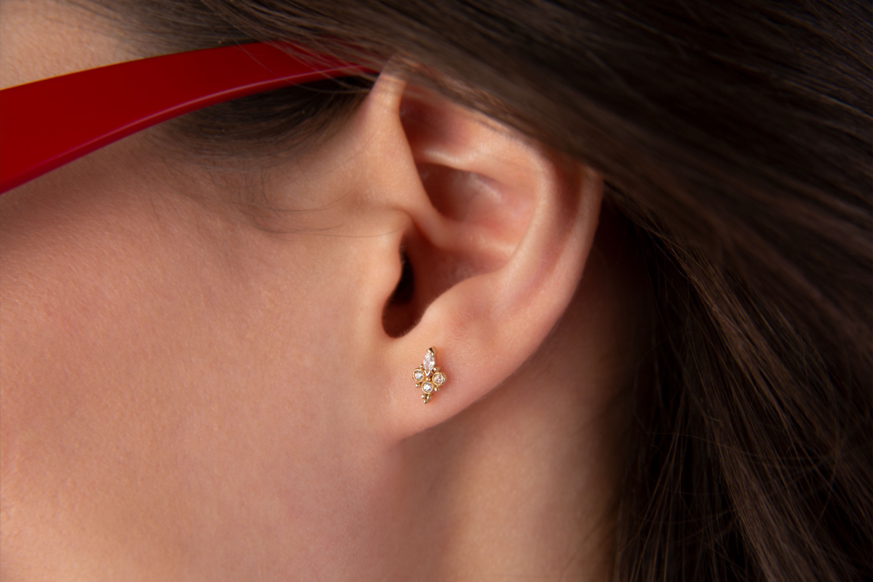 Üç Taş ve Markiz Tragus Piercing