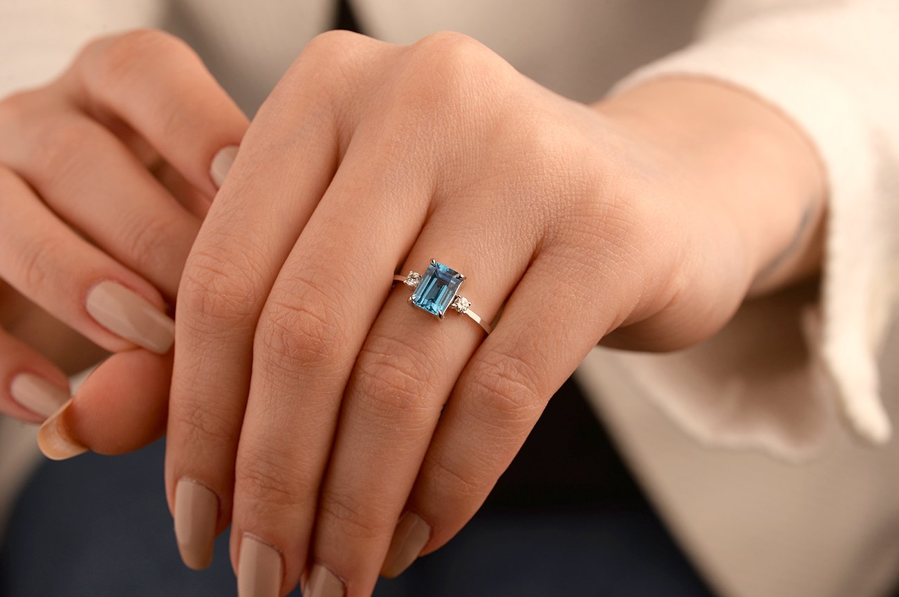 Baget Blue London Topaz Pırlanta Yüzük