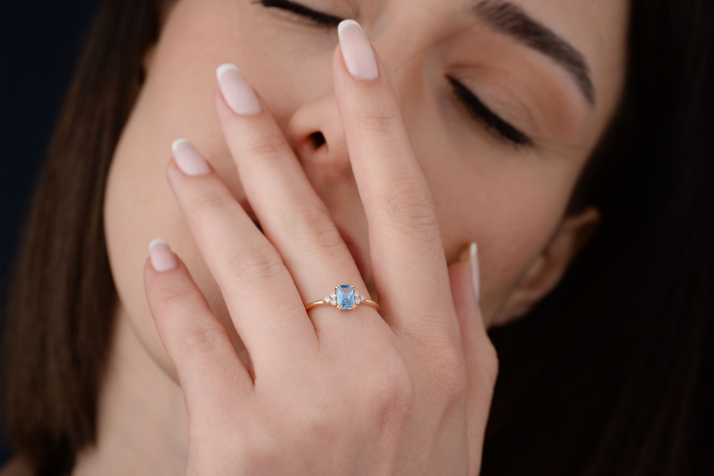 Emerald Kesim Yüzük Rose Mavi Taşlı Kadın Yüzüğü