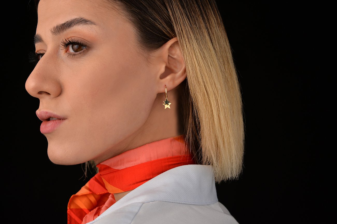 Yıldızlı Sallanan Mini Halka Küpe