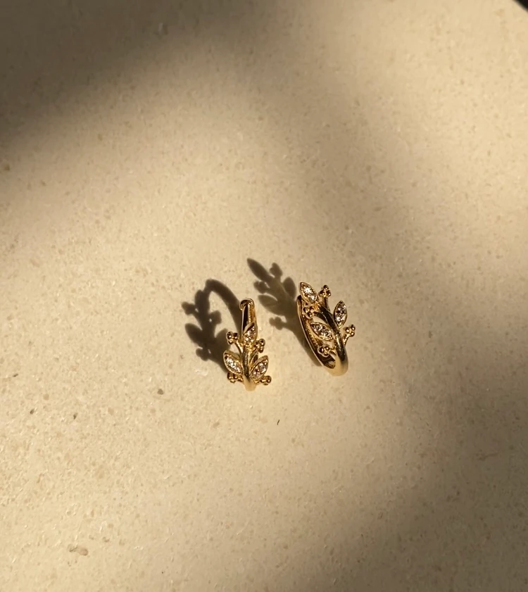 14 Ayar Altın Taşlı Yaprak Model Halka Küpe