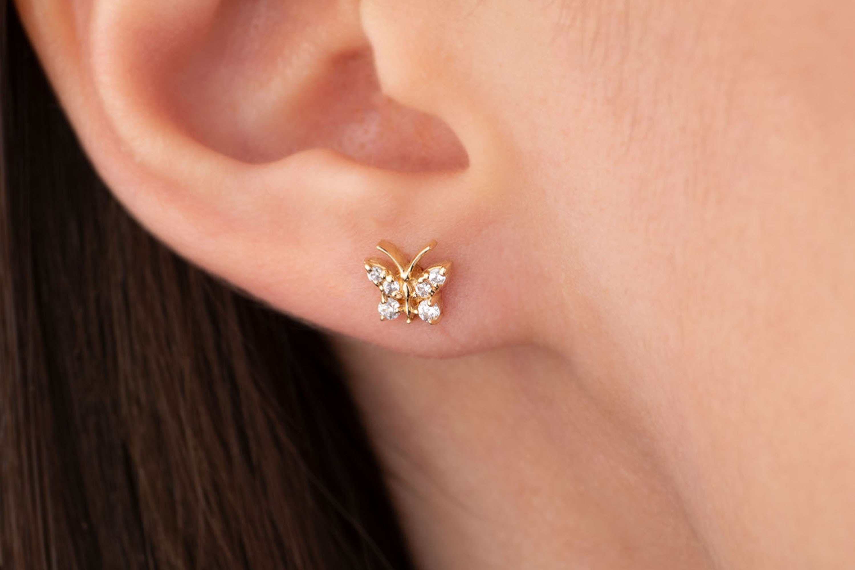 Kelebek Tragus Piercing