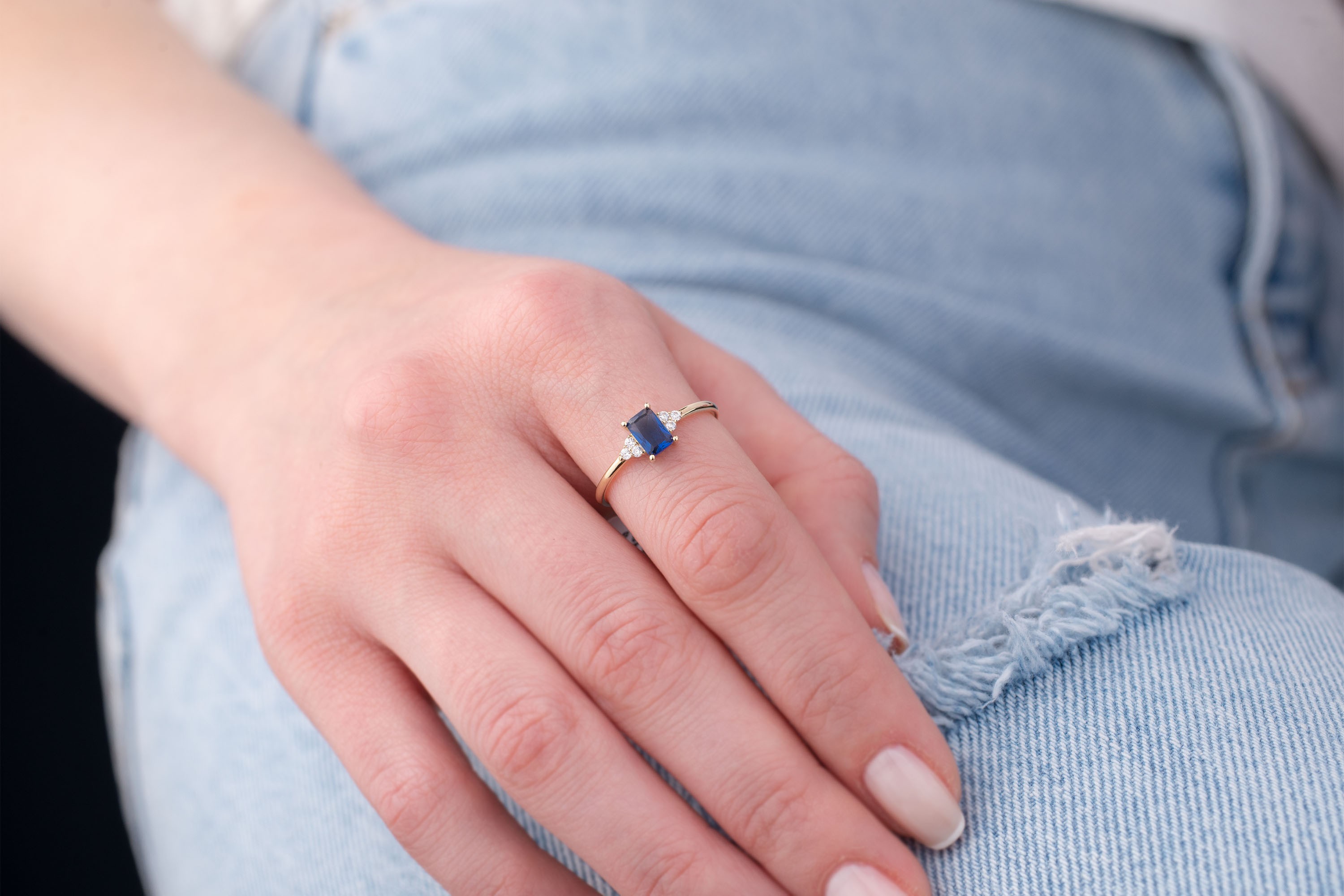 Emerald Cut Mavi Taşlı Zarif Yüzük