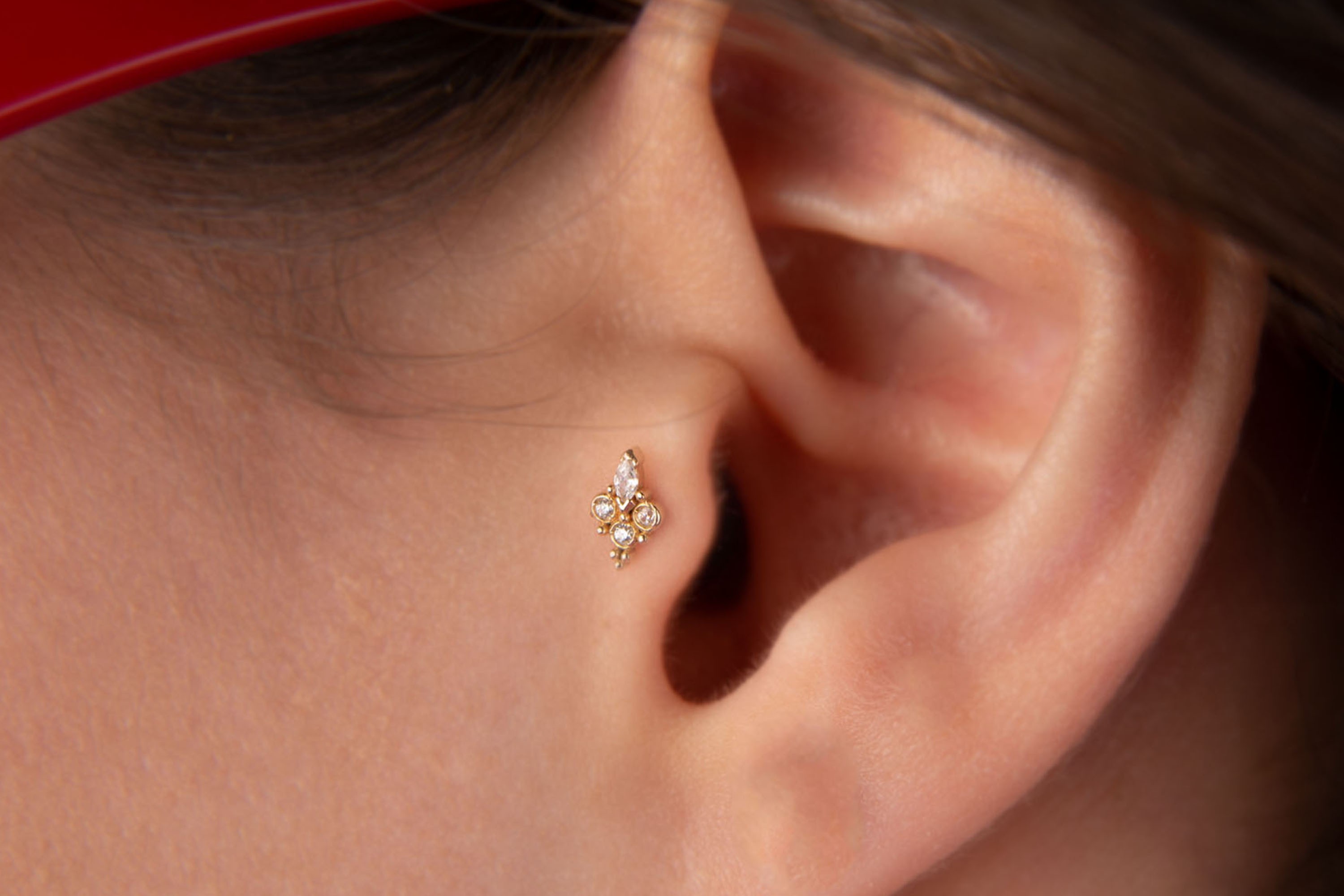 Üç Taş ve Markiz Tragus Piercing