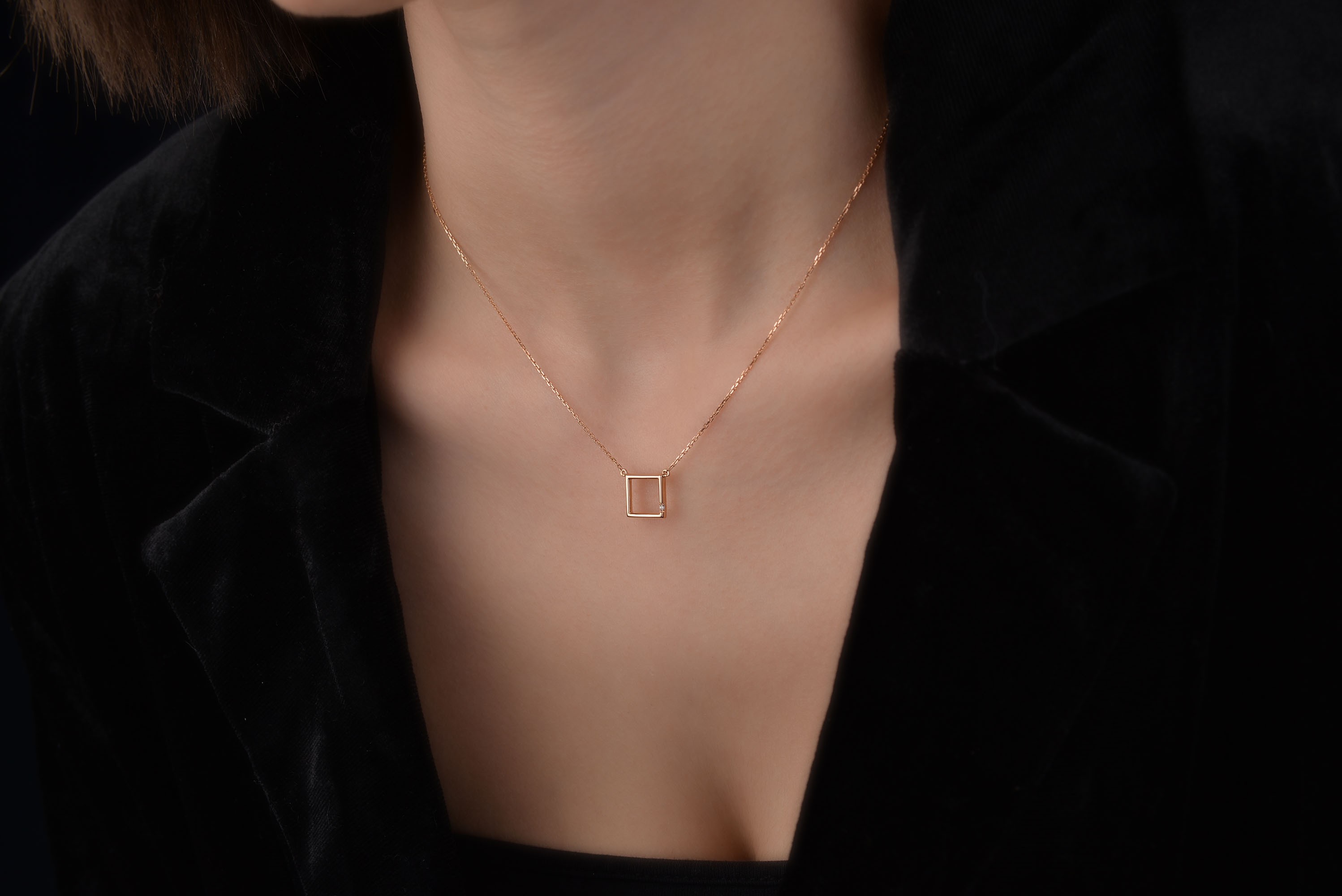 Minimal Kare Rose Kolye