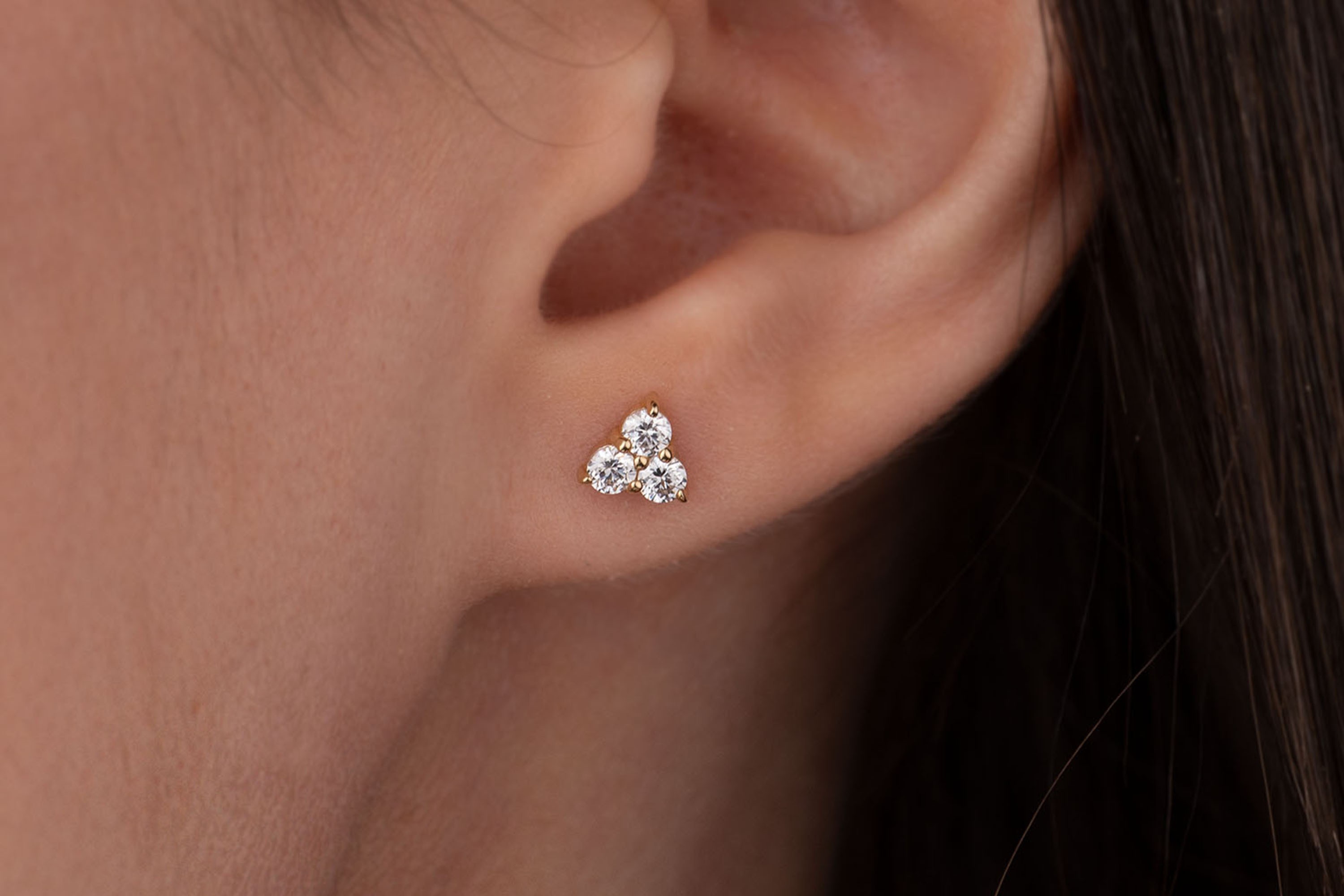 Üç Taş Tragus Piercing Kıkırdak