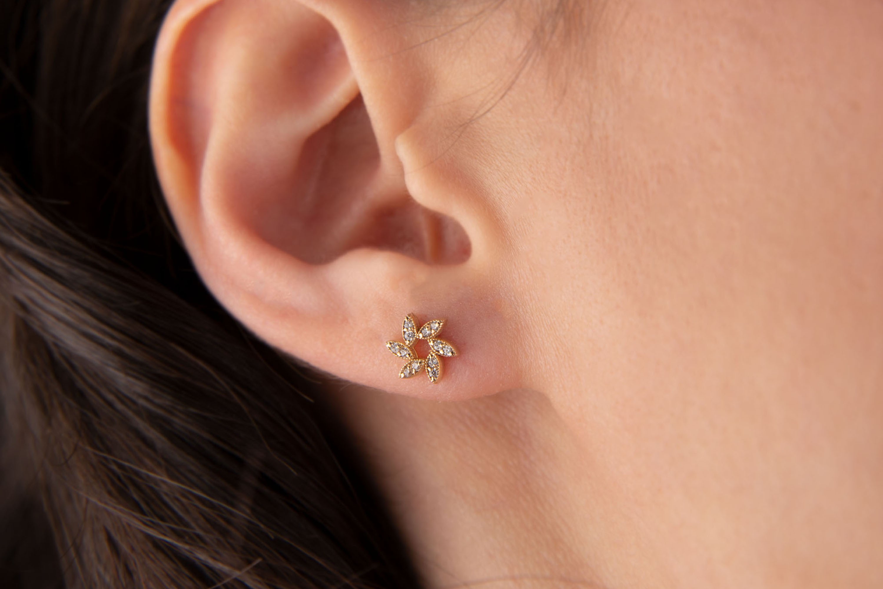 Çiçek Tragus Piercing Helix Kıkırdak