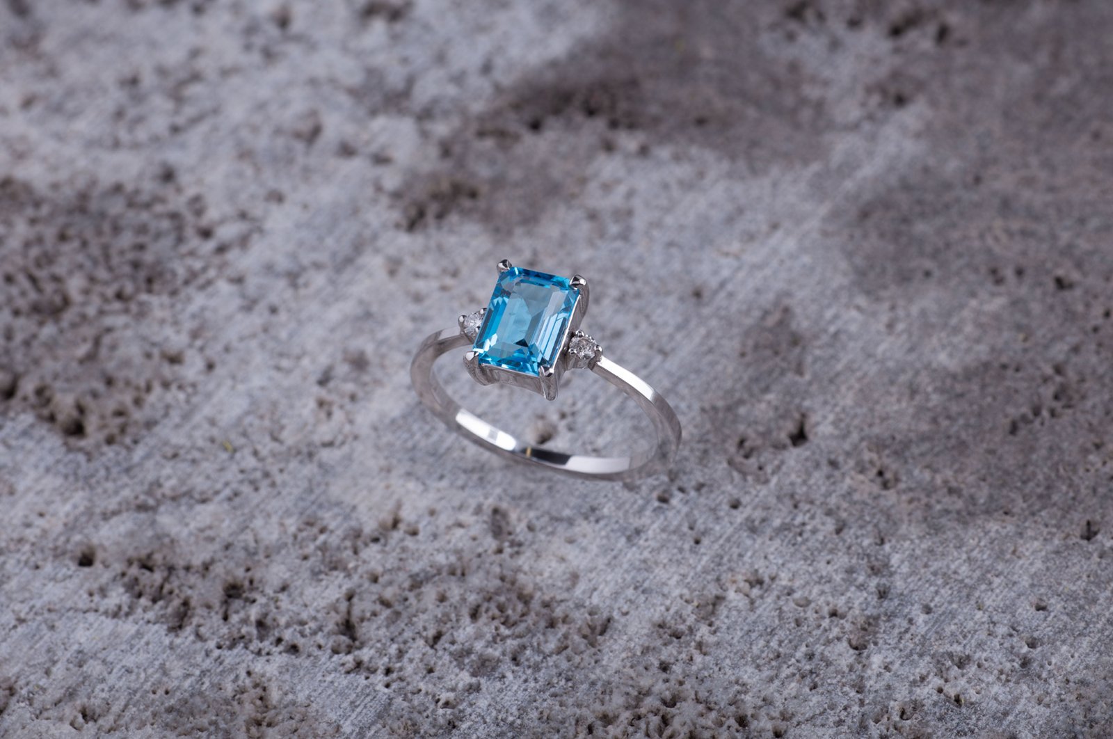 Baget Blue London Topaz Pırlanta Yüzük