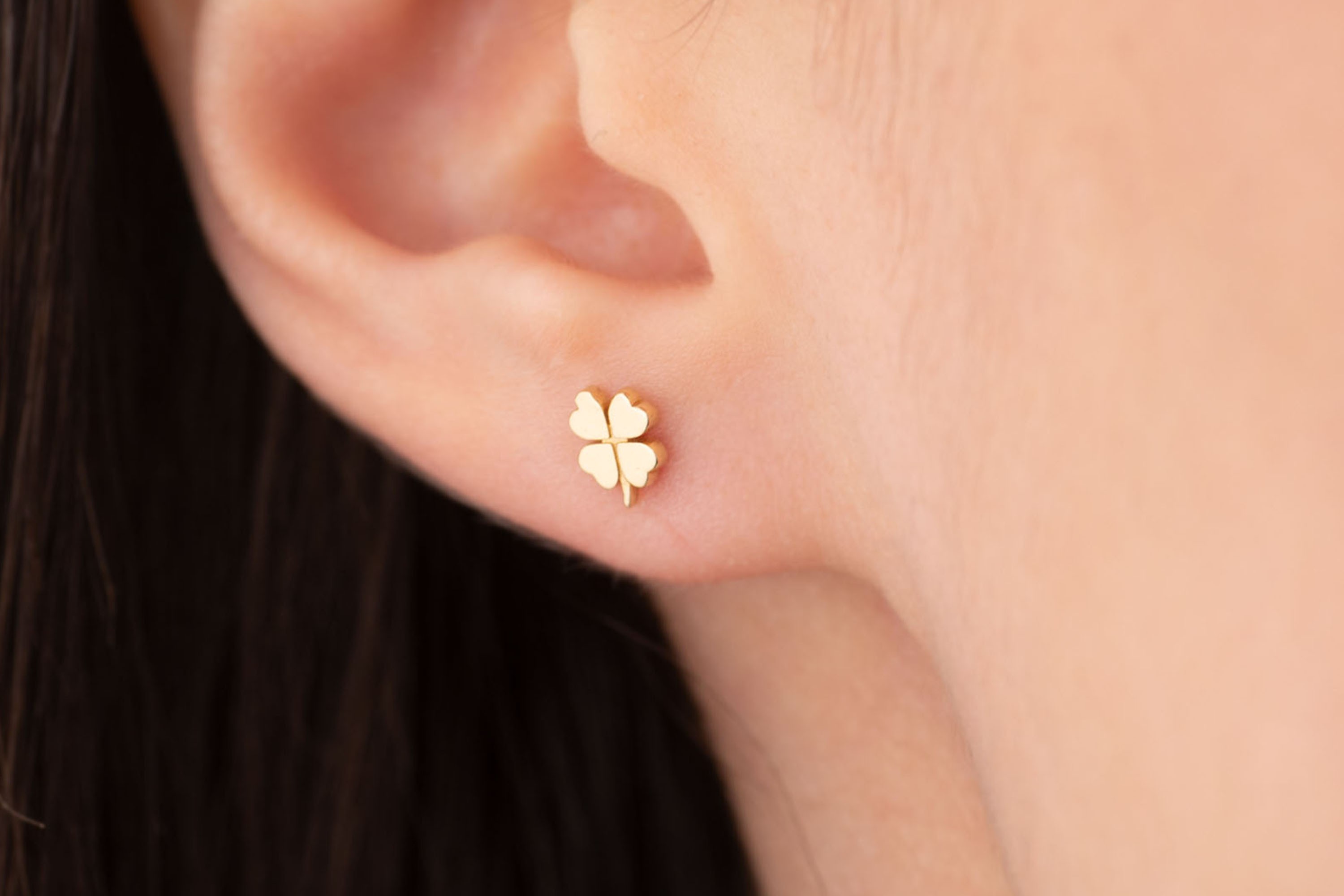 Yonca Tragus Piercing Kıkırdak