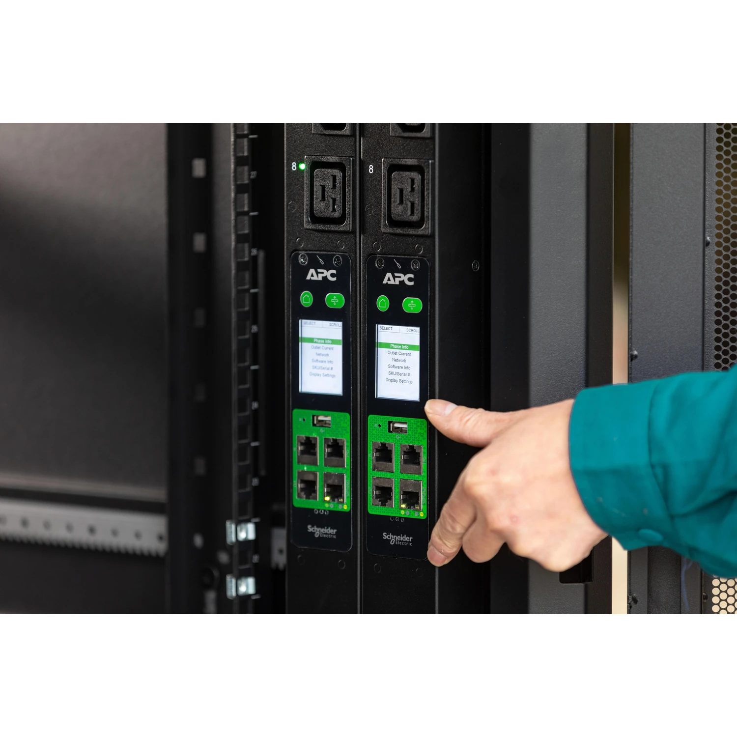 APC EPDU2016M Easy Rack PDU Metered Outlet 1 Faz 3,7kW 230V 16A 8x C13 çıkış IEC60320 C20 giriş