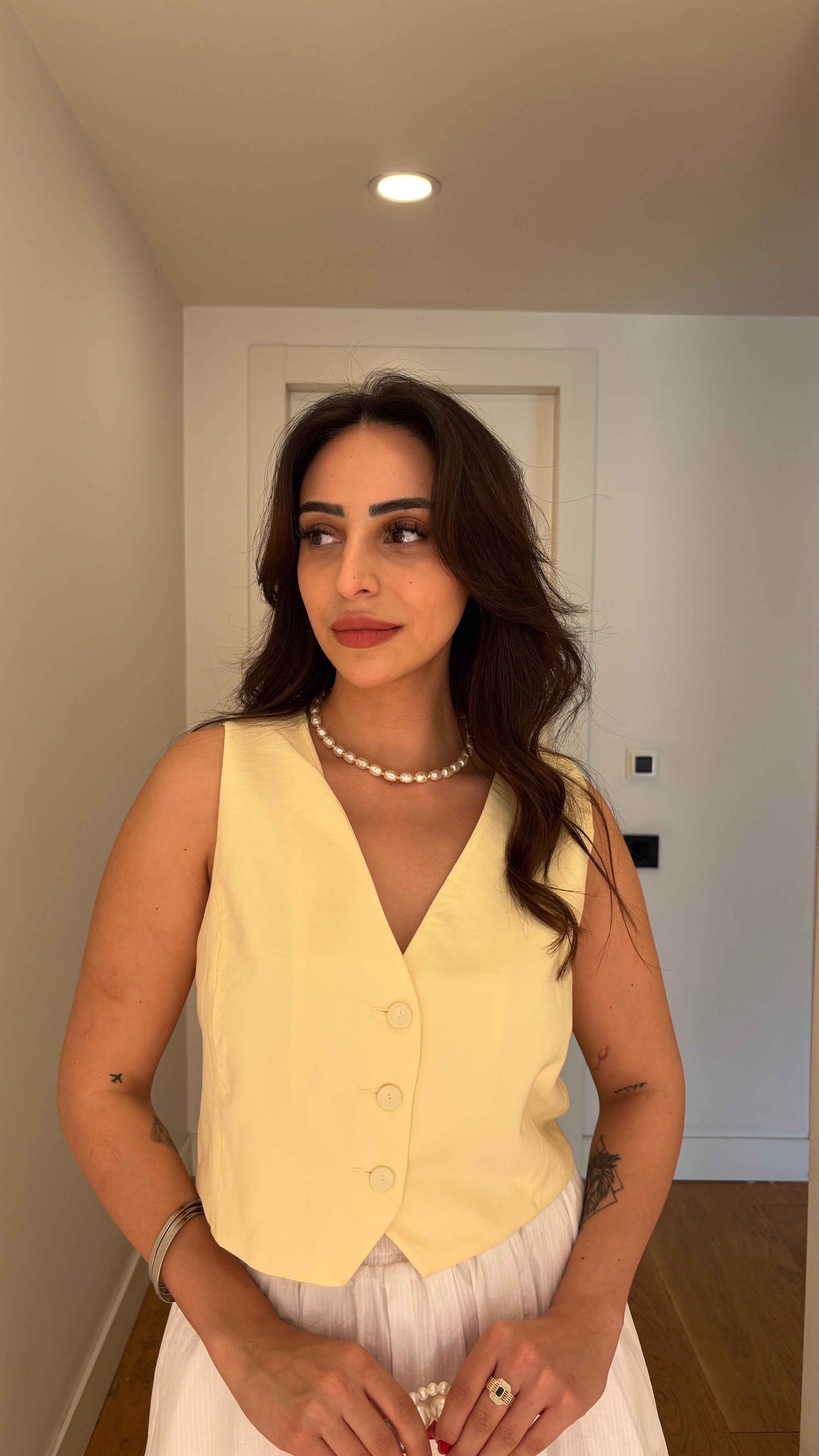 SARI DÜĞMELİ YELEK