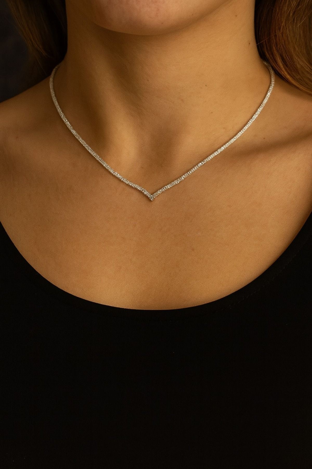 Zirkon Taşlı V Model Kolye