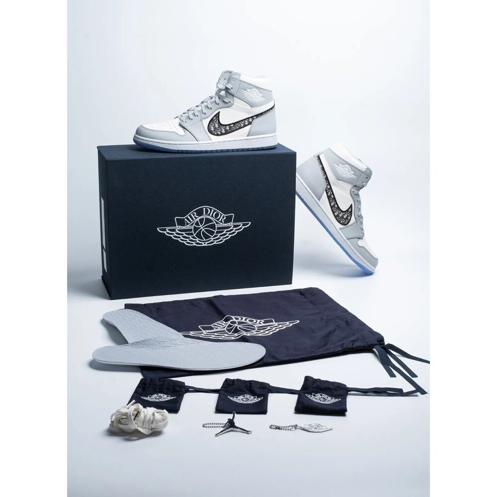 Air Jordan 1 x Dior (Full Box)