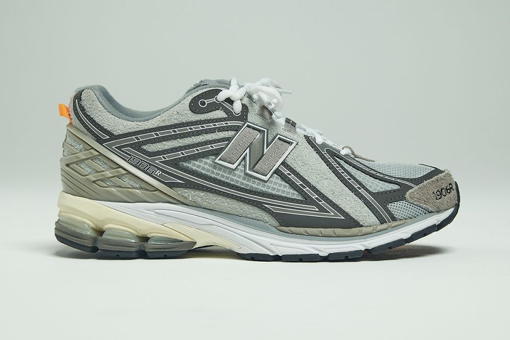 Invincible x N. Hoolywood z New Balance 1906R”Grey Swan”