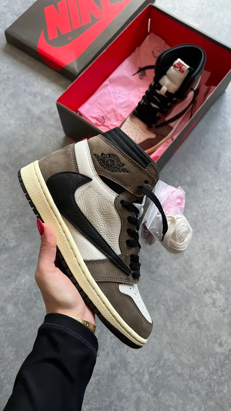 Air Jordan 1 Retro High Travis Scott SUEDE