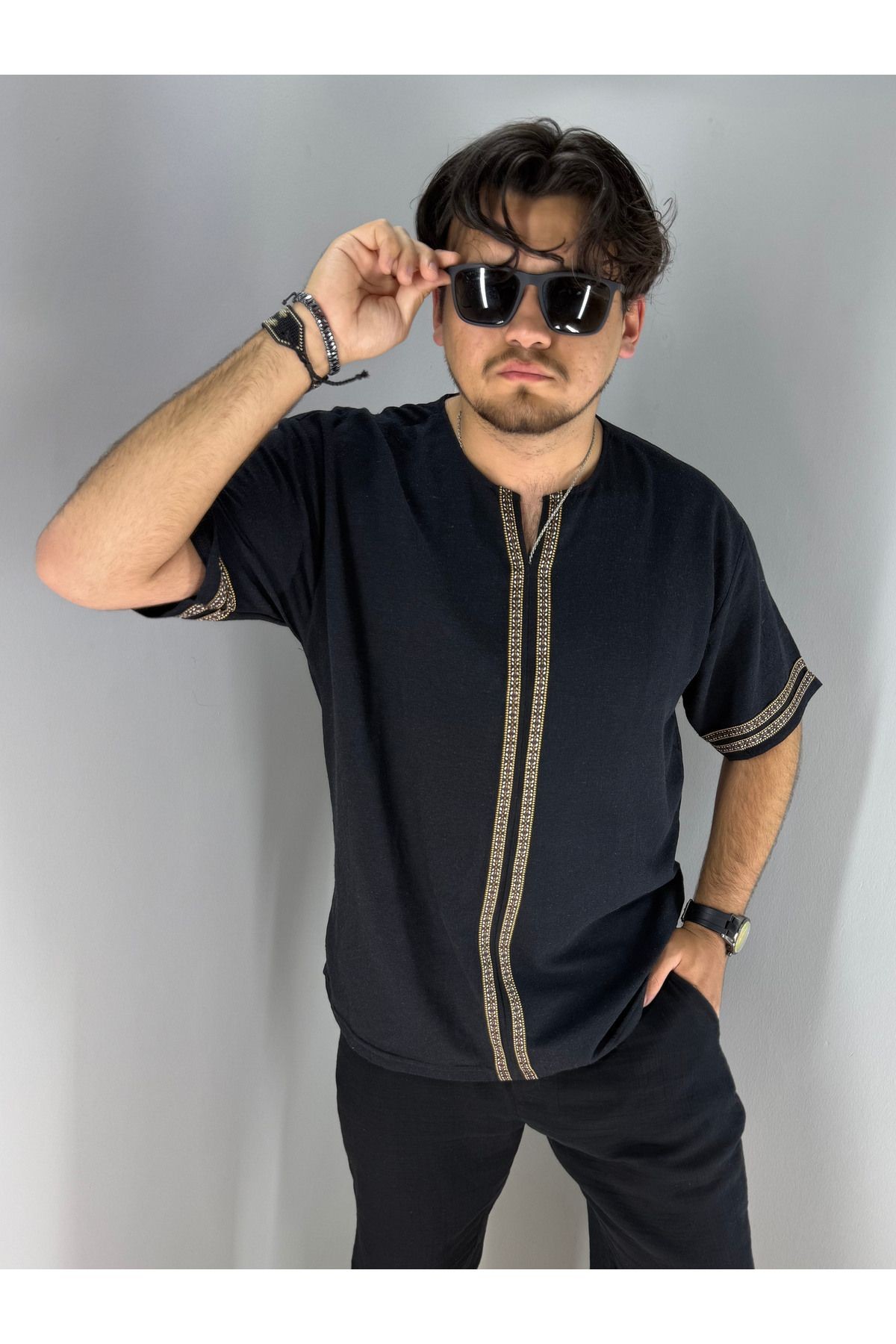 Armut Yaka Pat ve Kol Etnik Detaylı Keten T-Shirt (Siyah)