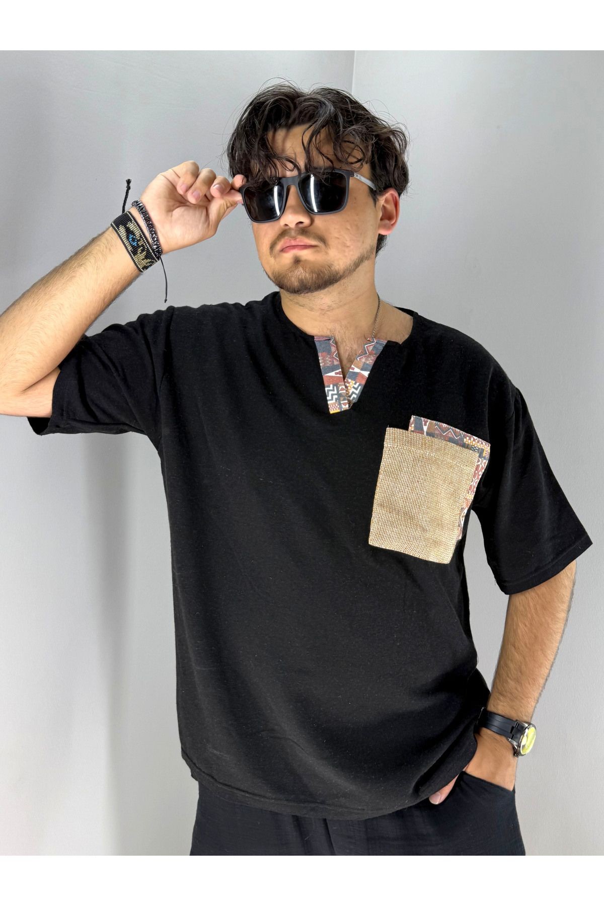 Keten Armut Yaka ve Cep Etnik Desen T-shirt (Siyah)
