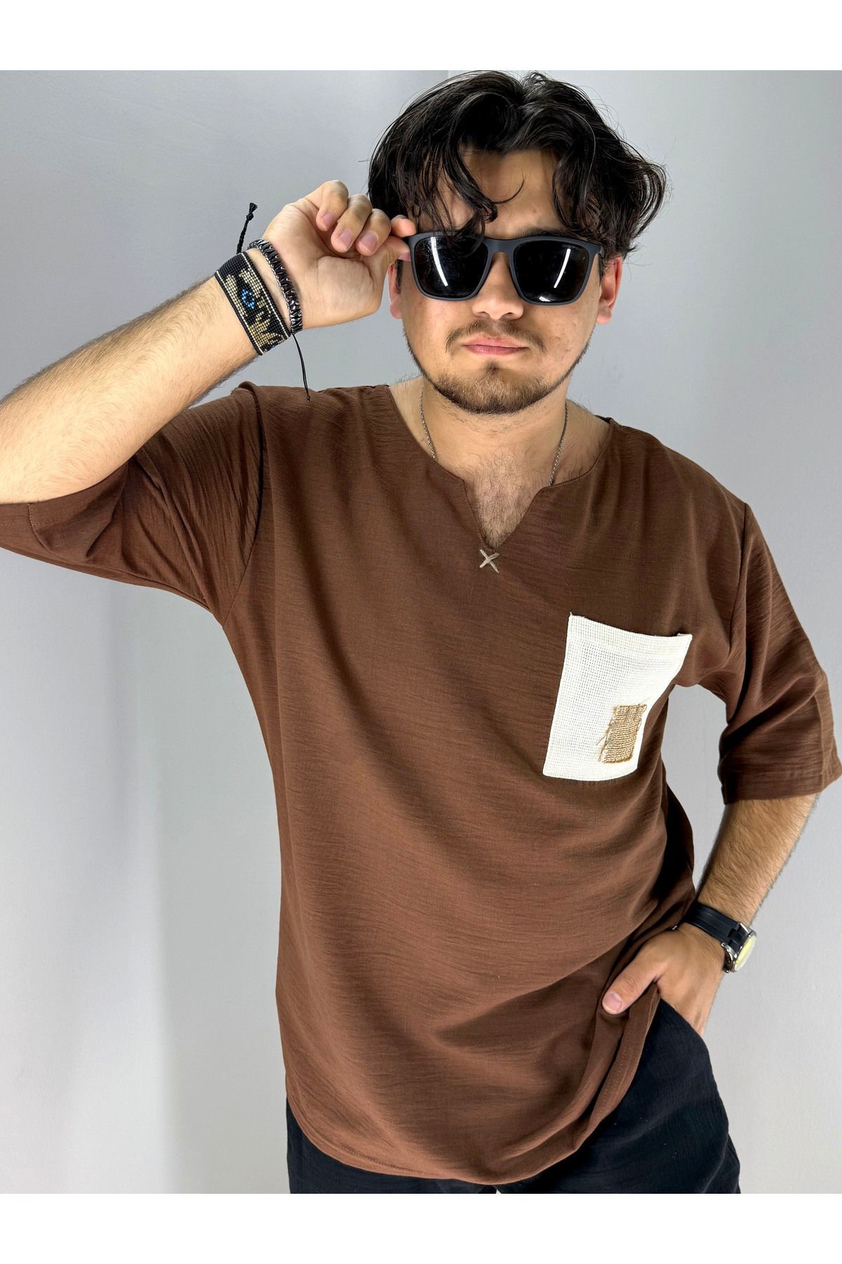 Muslin Armut Yaka ve Cep Etnik Desen T-shirt (Kahve)