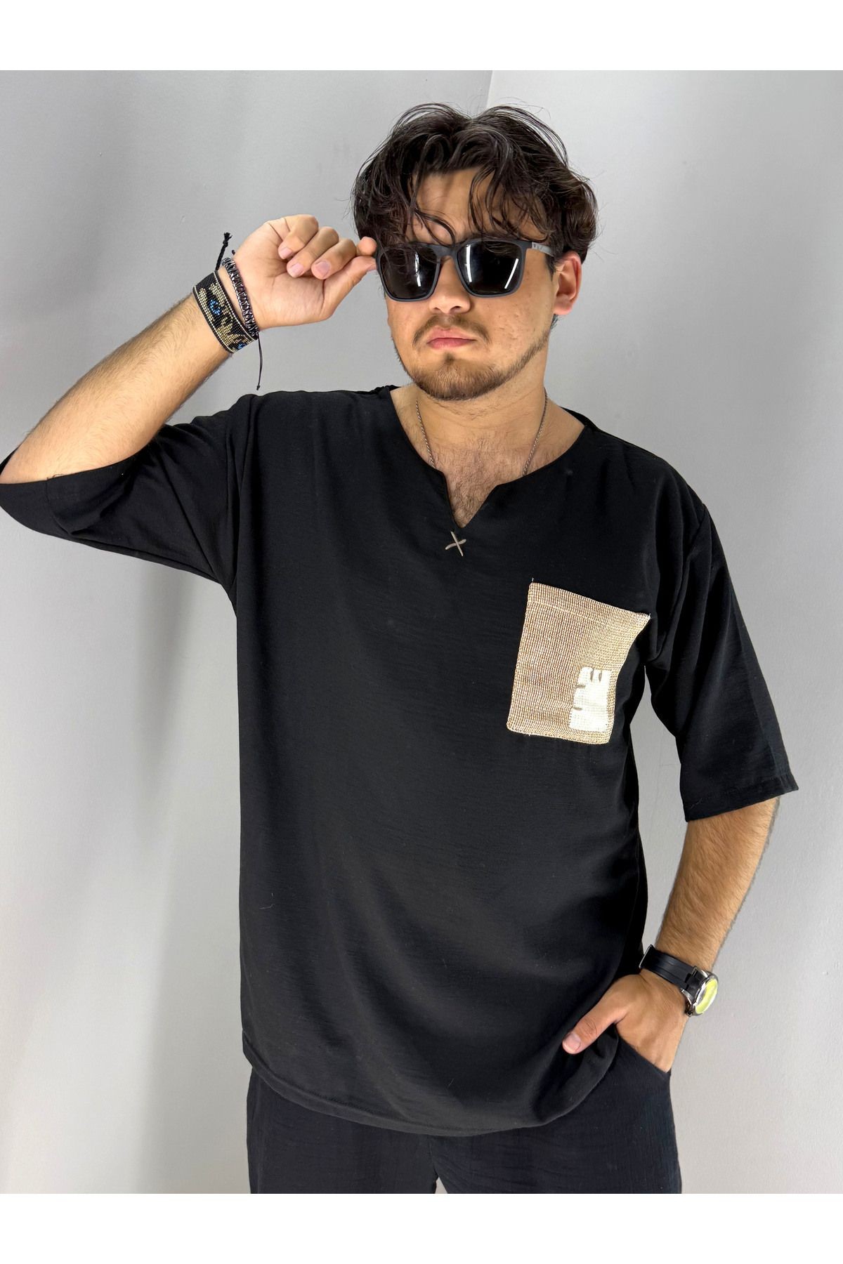 Keten Armut Yaka ve Cep Etnik Desen T-shirt (Siyah)