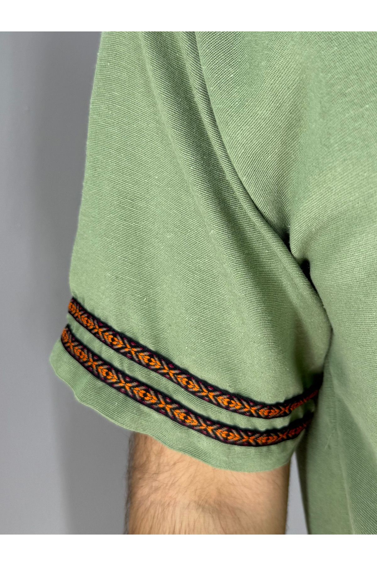 Armut Yaka Pat ve Kol Etnik Detaylı Keten T-Shirt (Haki)