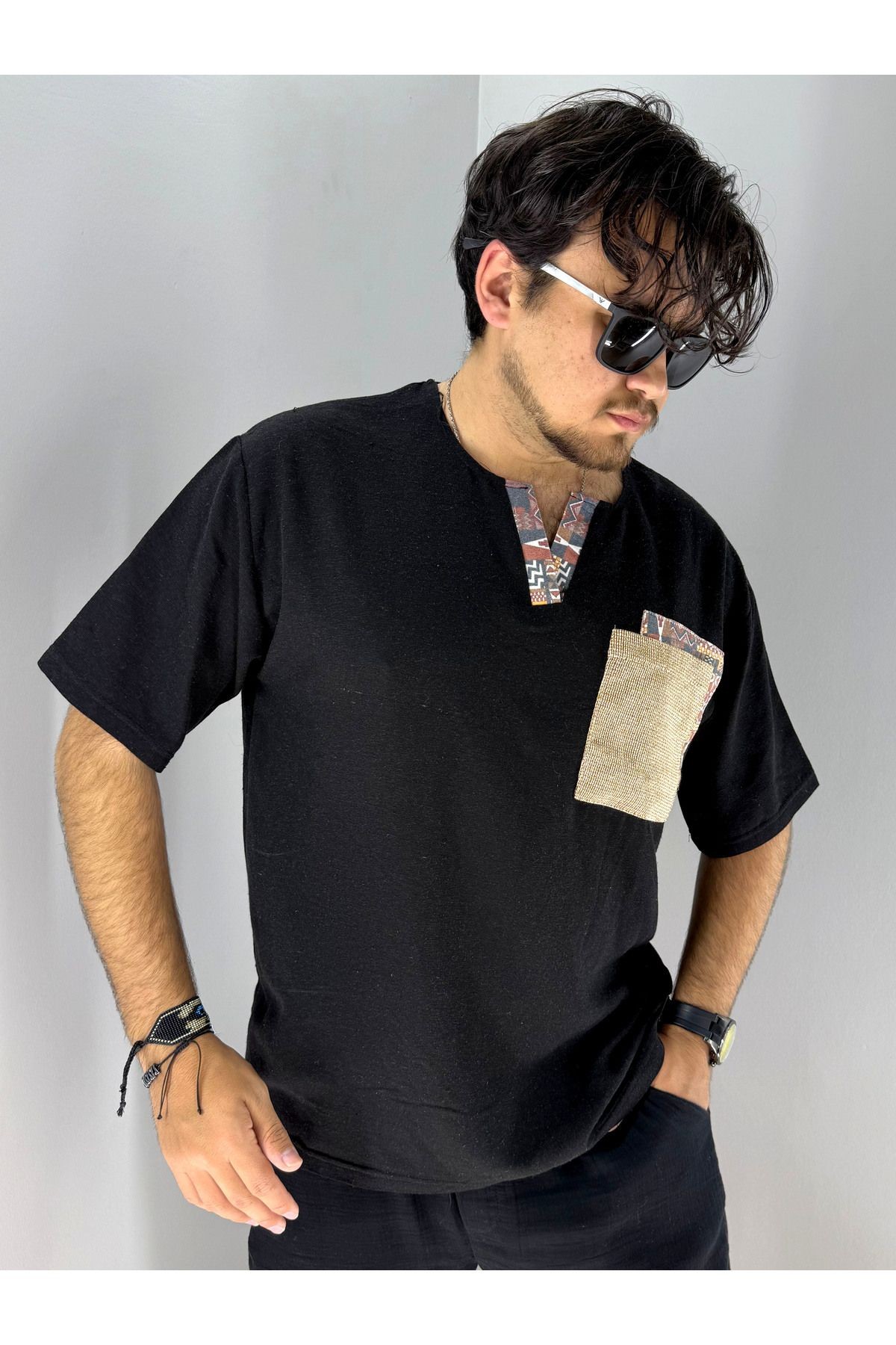 Keten Armut Yaka ve Cep Etnik Desen T-shirt (Siyah)