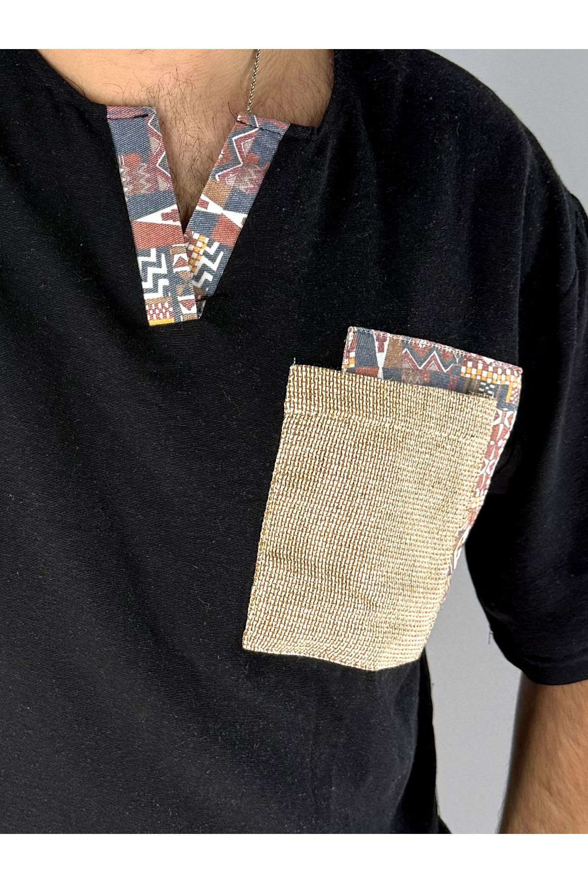 Keten Armut Yaka ve Cep Etnik Desen T-shirt (Siyah)