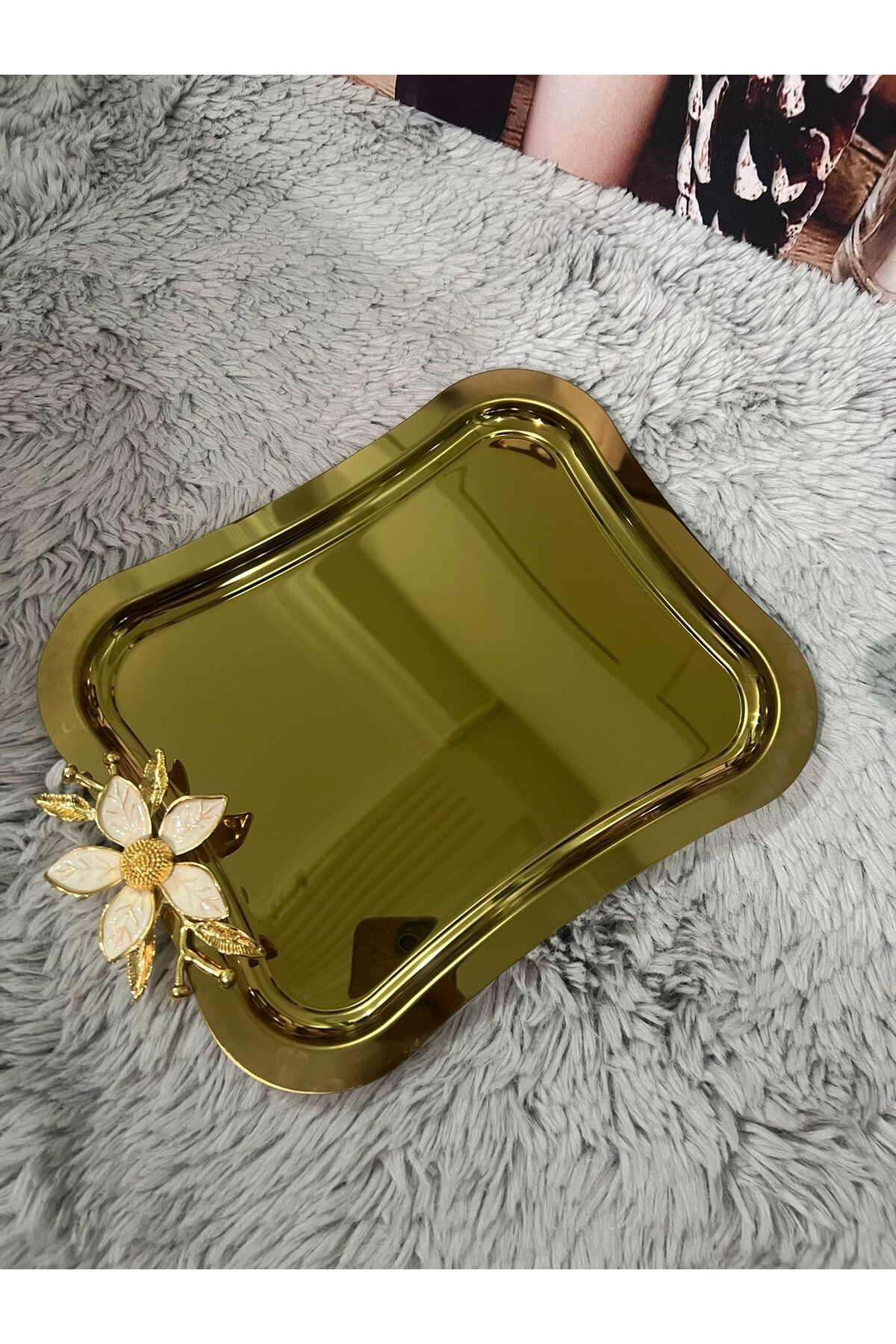 Paslanmaz Çelik Papatya Aksesuarlı İtalyan Büyük Dalgalı Servis Tepsisi 1 Adet