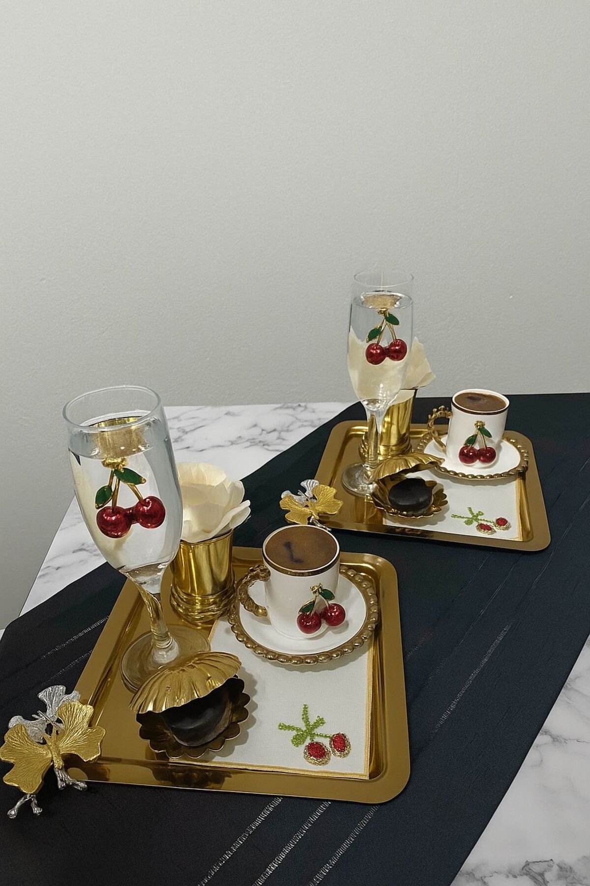 2'Li Kare Tek Taraflı Gold Kelebekli Titanyum Kaplama Sunum Tepsisi