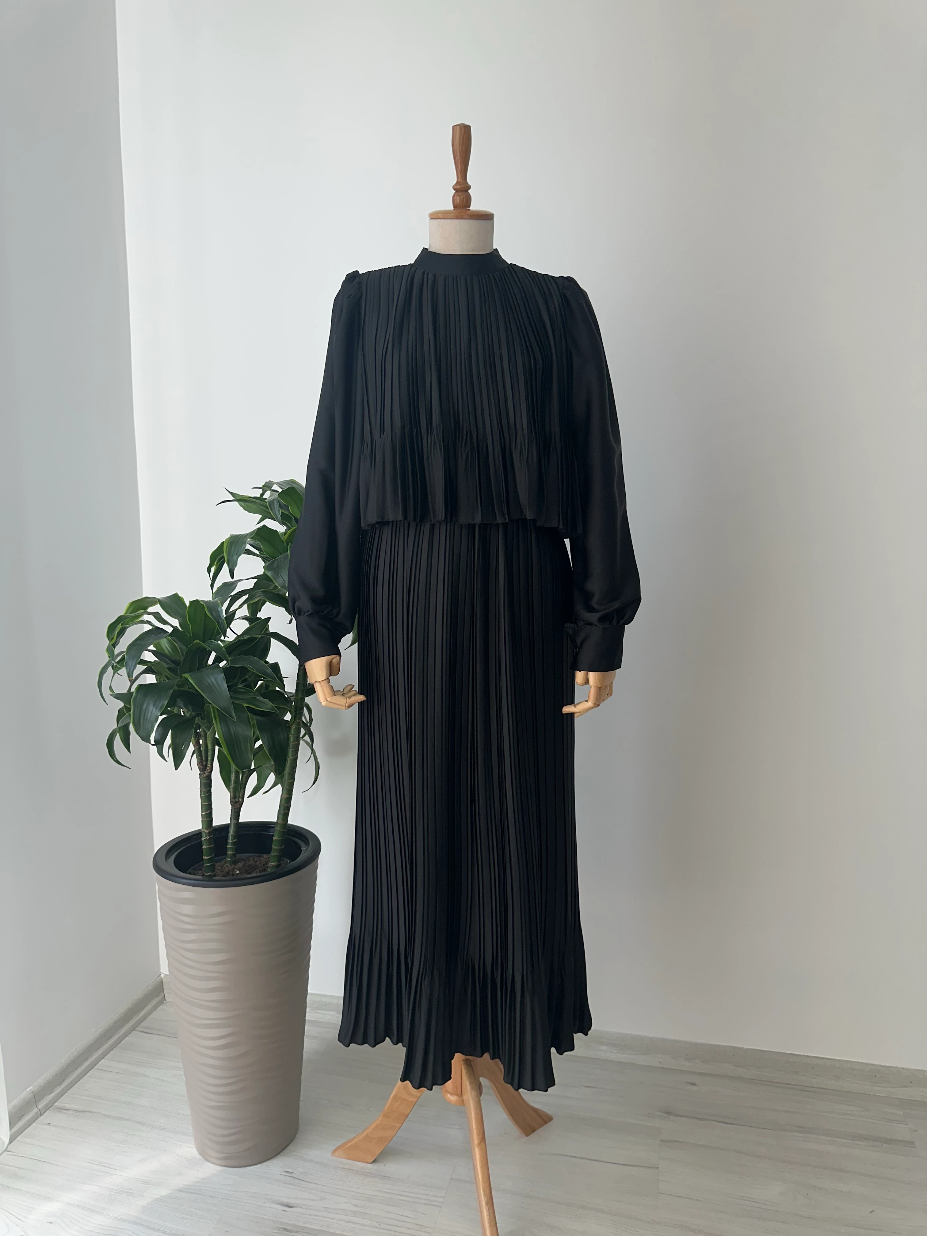 Nk piliseli elbise siyah