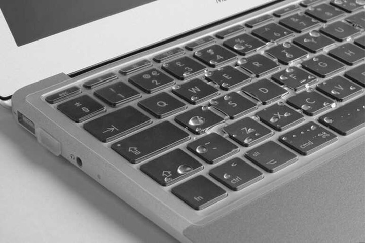 Apple Macbook Pro 14.2 2023 A2779 Klavye Koruyucu Şeffaf Silikon Ped