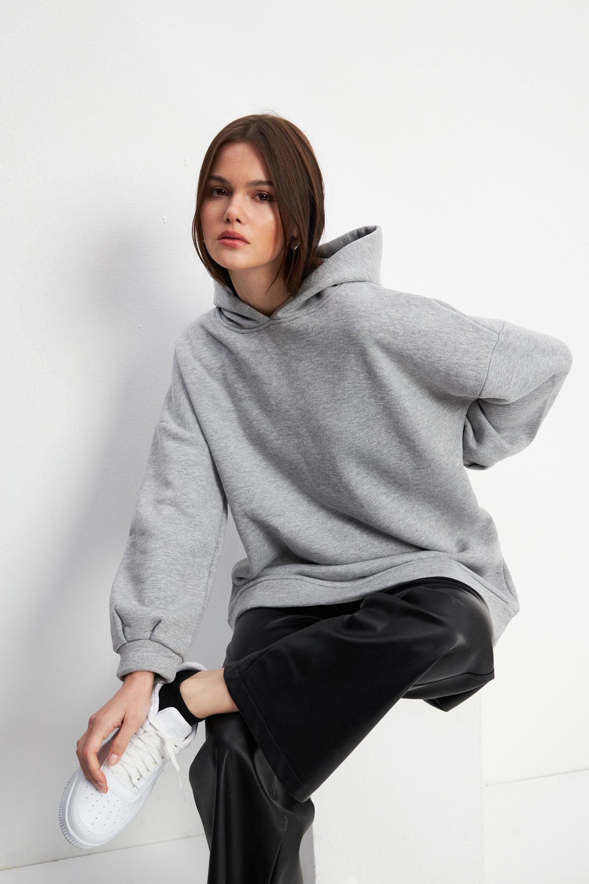 Kadın Açık Gri Yumuşak Dokulu Oversize Şardonlu Kapüşonlu Sweatshirt