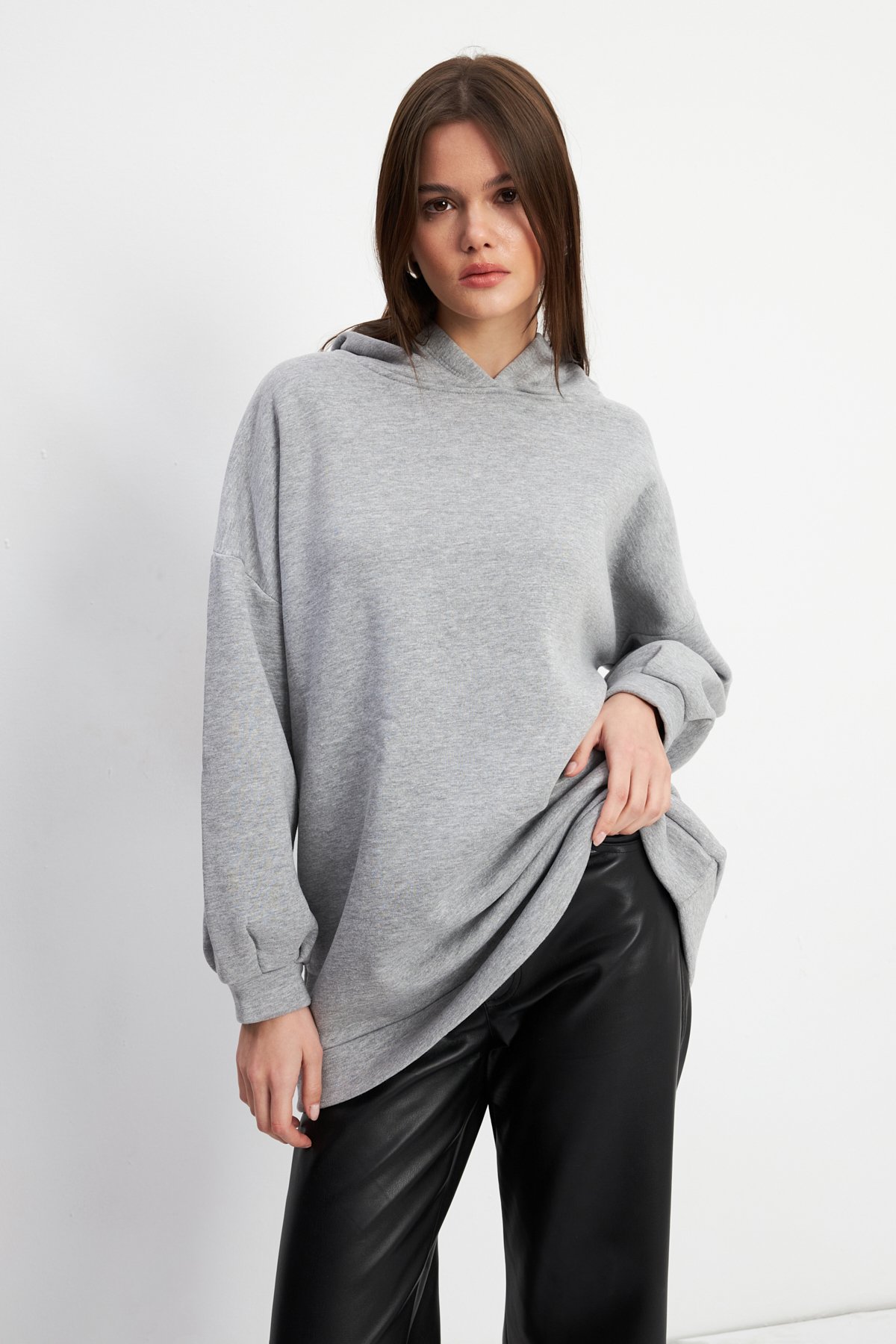 Kadın Açık Gri Yumuşak Dokulu Oversize Şardonlu Kapüşonlu Sweatshirt