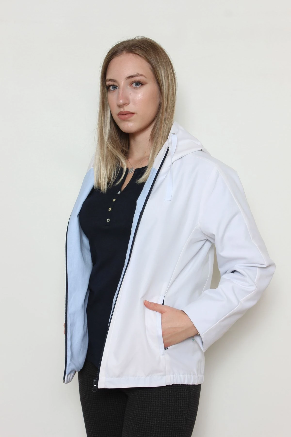 Kadın Beyaz Yağmurluk Rüzgarlık