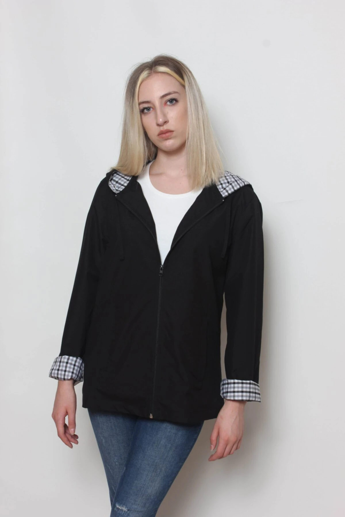 Kadın Siyah  Kapüşonlu Yağmurluk Rüzgarlık