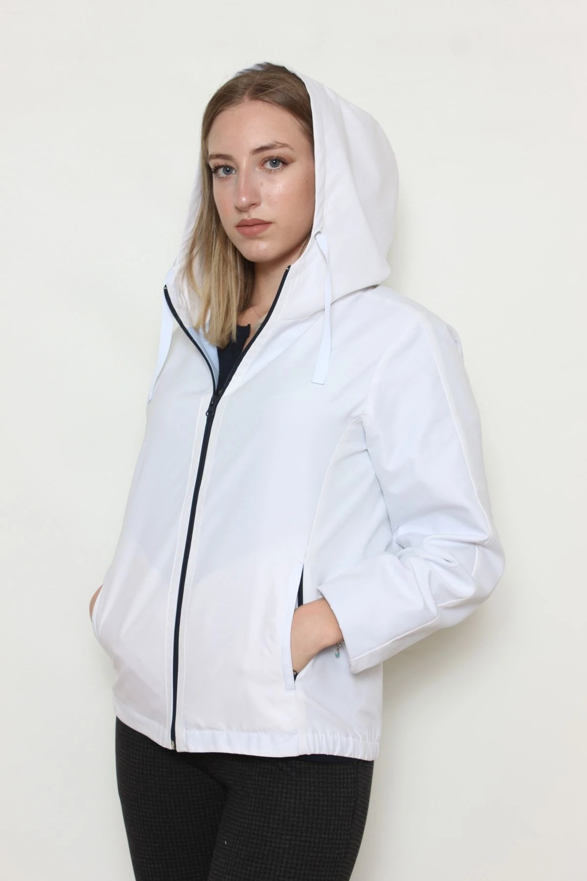 Kadın Beyaz Yağmurluk Rüzgarlık