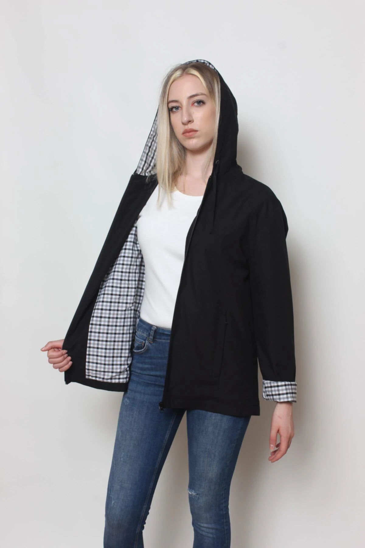 Kadın Siyah  Kapüşonlu Yağmurluk Rüzgarlık