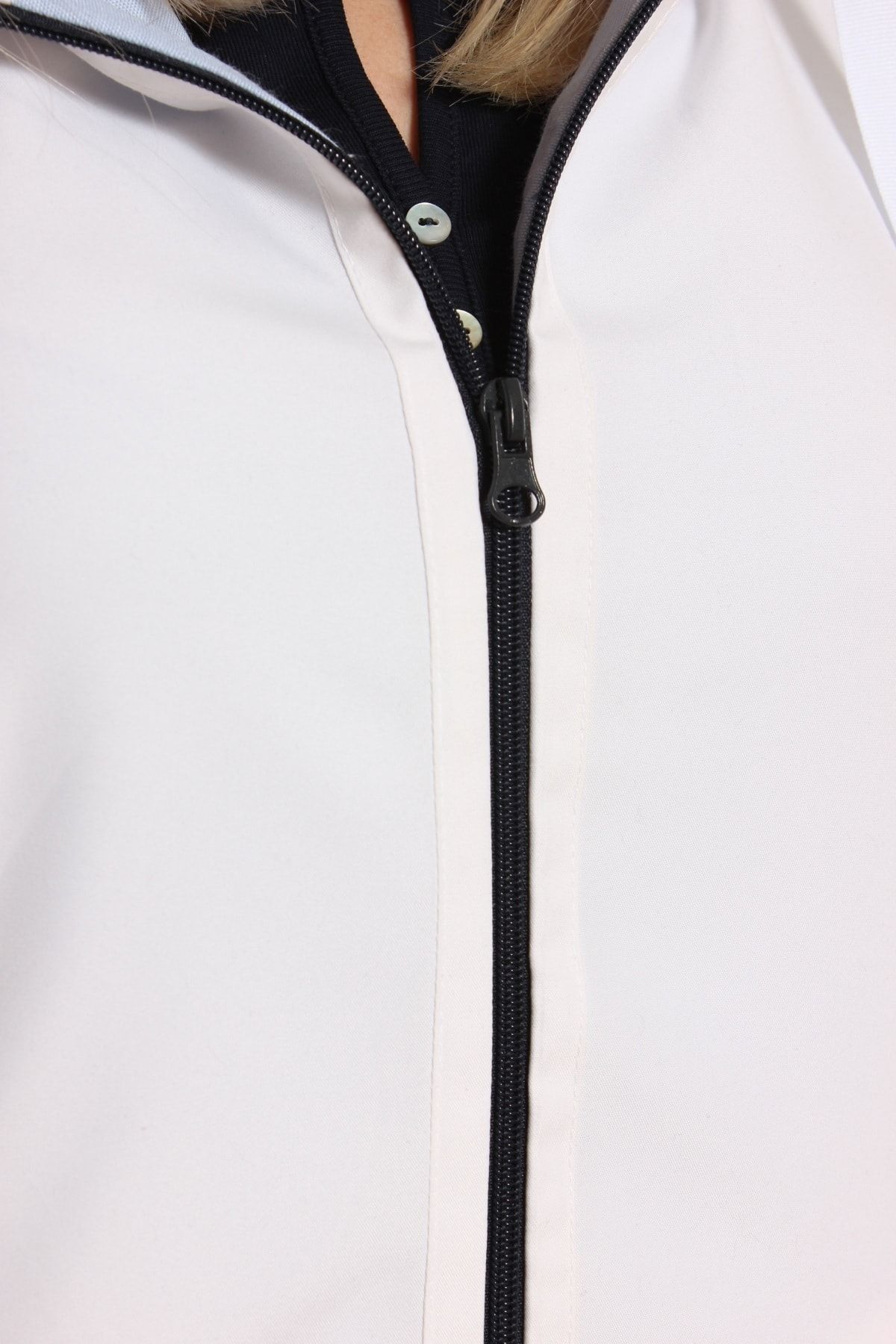 Kadın Beyaz Yağmurluk Rüzgarlık