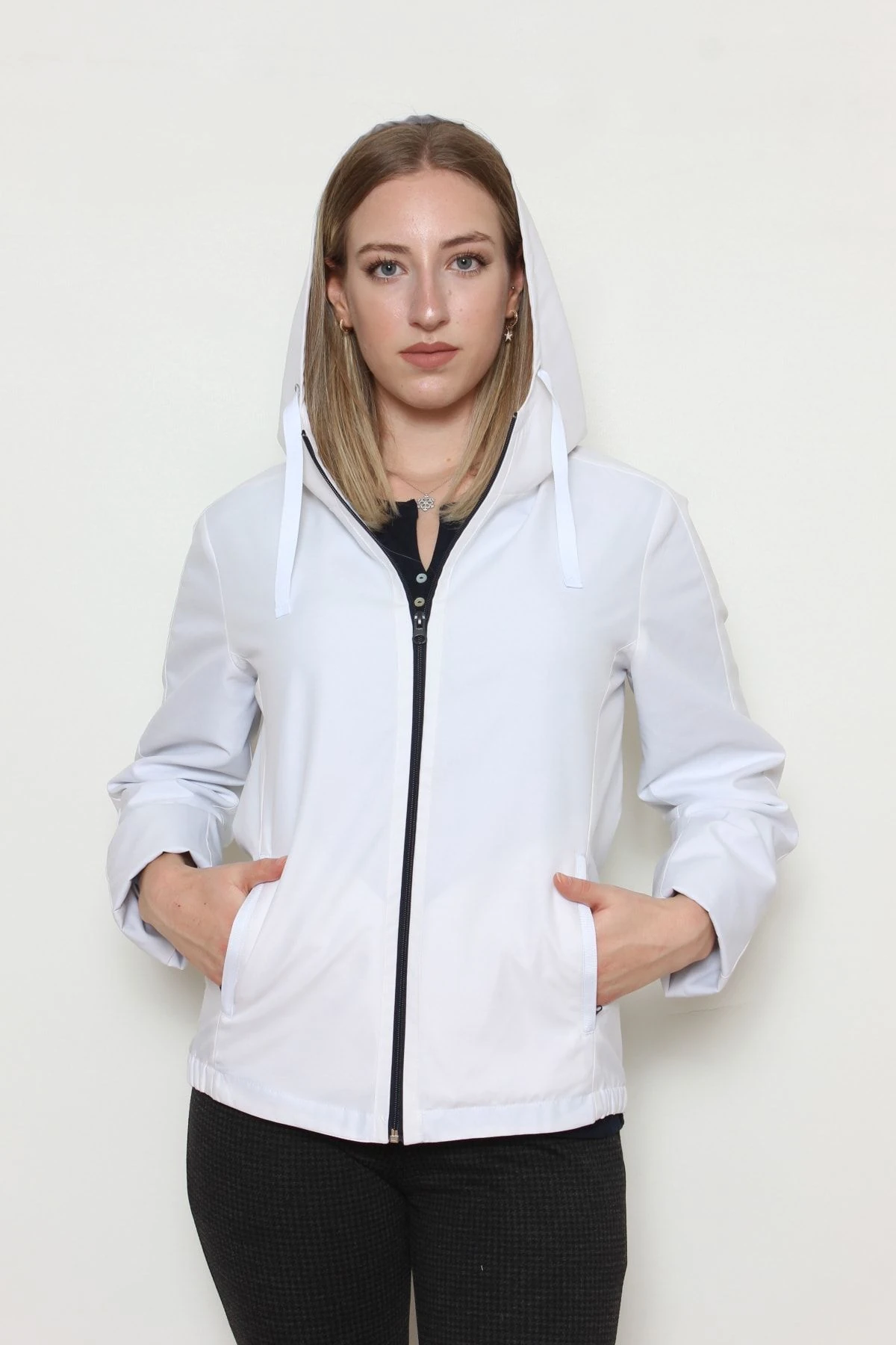 Kadın Beyaz Yağmurluk Rüzgarlık