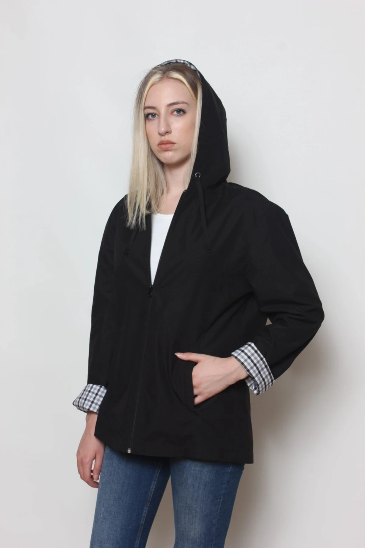 Kadın Siyah  Kapüşonlu Yağmurluk Rüzgarlık