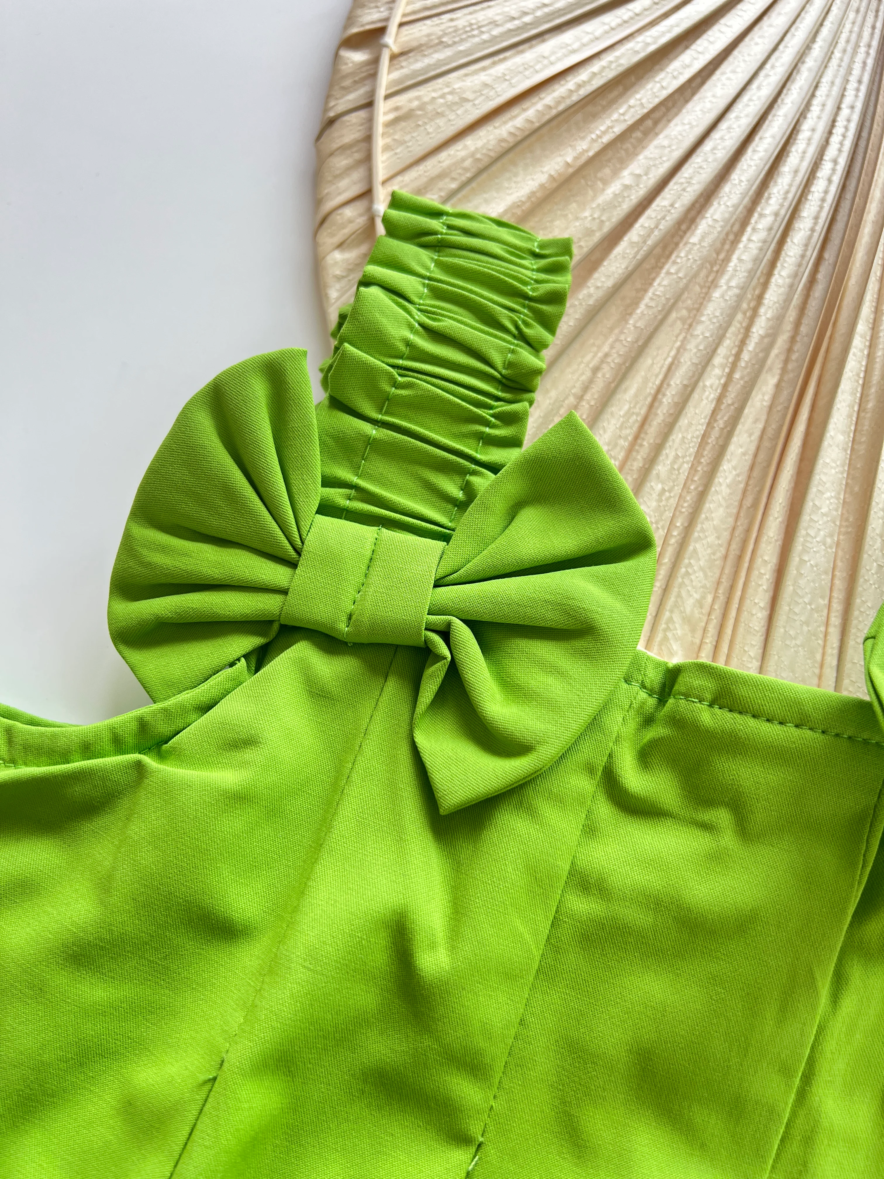 Yakası Fiyonklu Şortlu Takım 