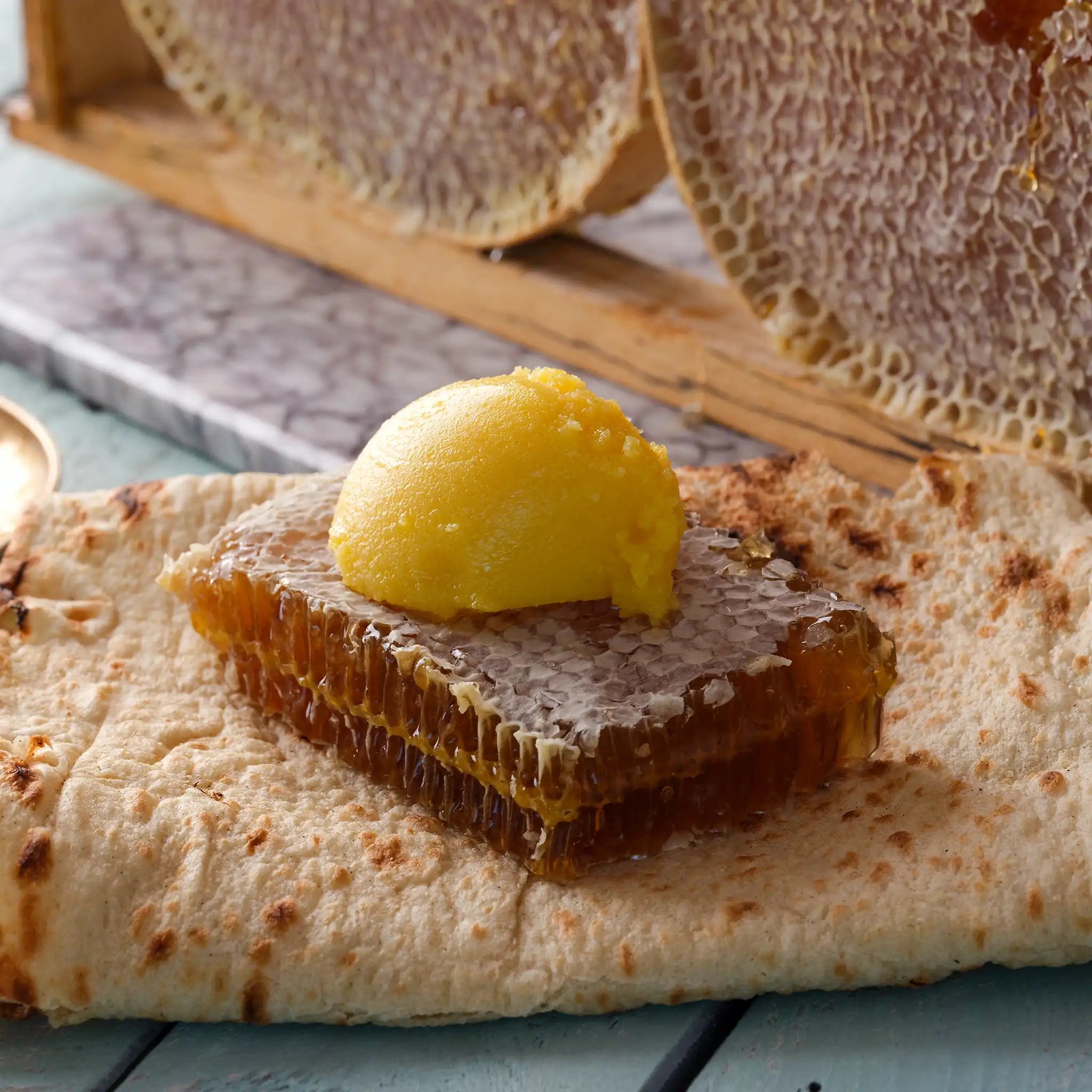 Yüksek Rakım Karakovan Çerçeve Kars Petek Balı ( 3,3 KG - 3,65 KG )