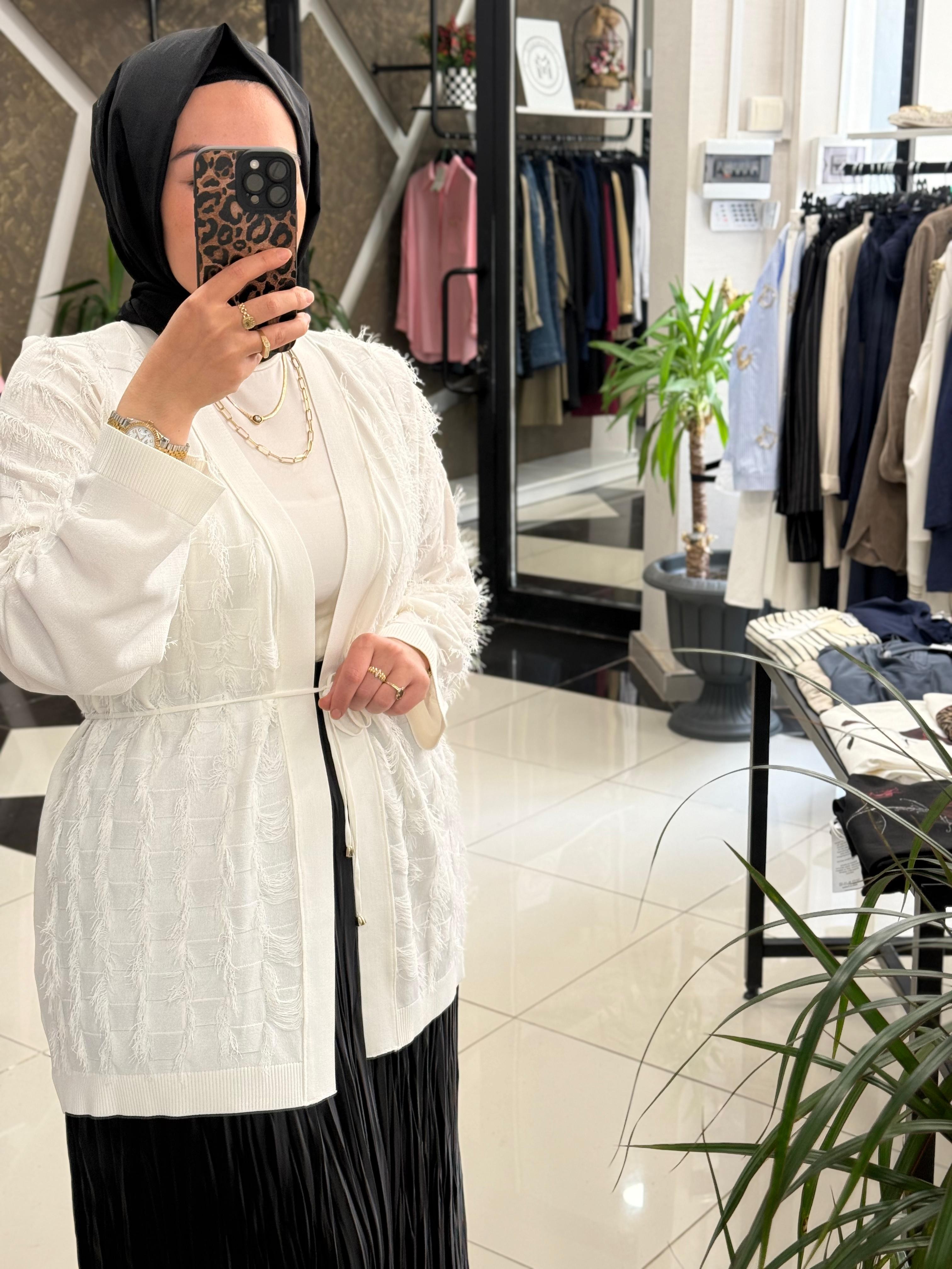 GHISA 3144  PÜSKÜL DETAYLI HIRKA - BEYAZ