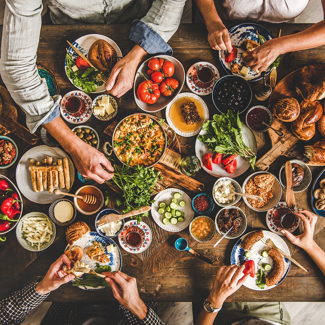Geniş Aile Kahvaltı Paketi: Sağlıklı ve Dolu Dolu Bir Kahvaltı Deneyimi