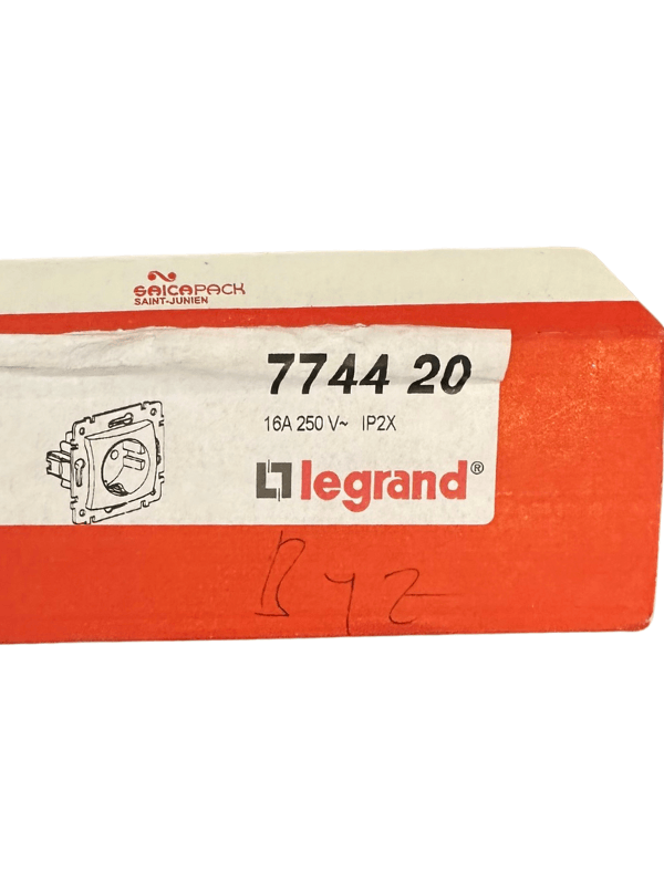 Legrand Valena 774420 Priz Beyaz (Çerçeve Dahil)
